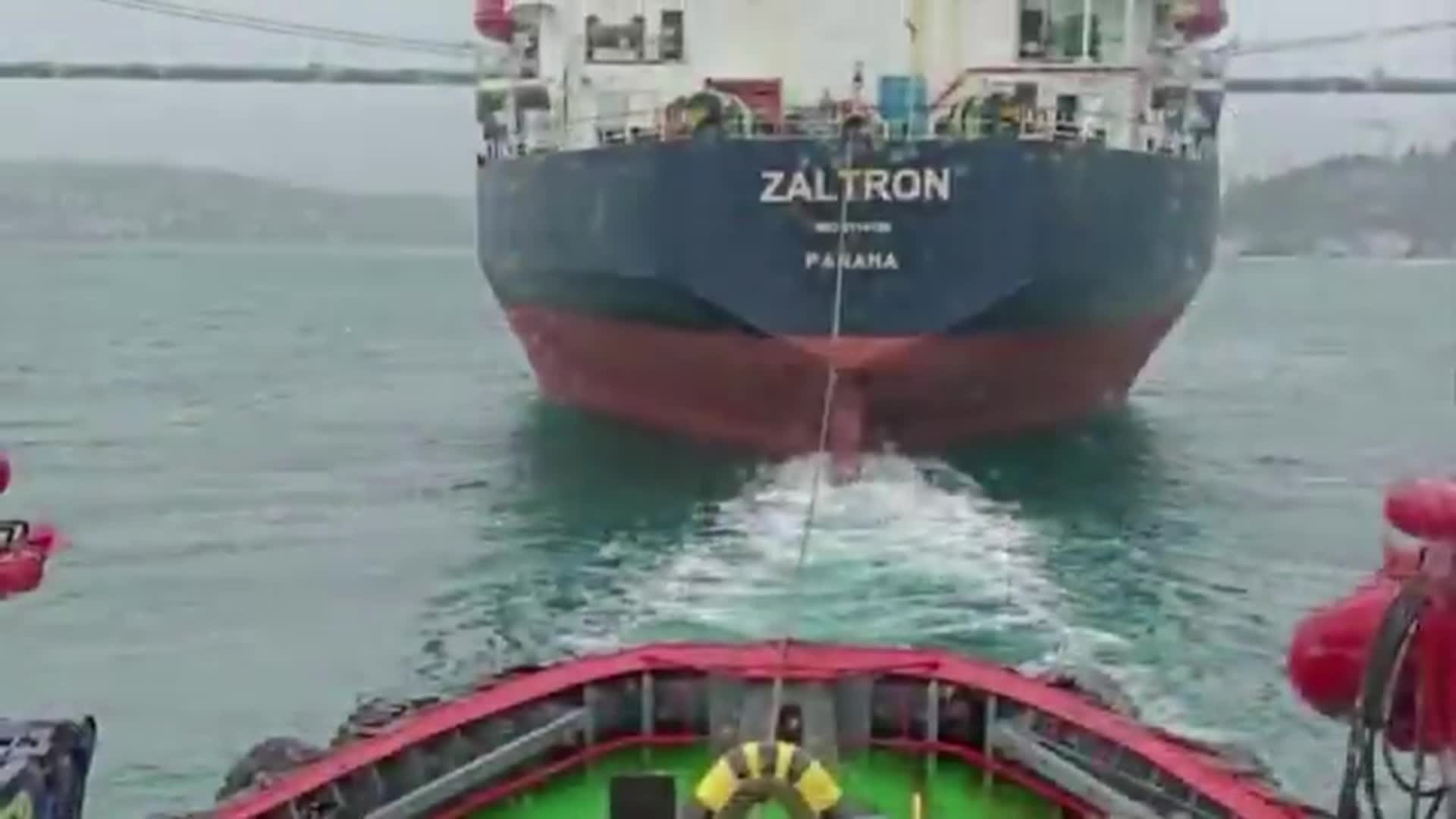 İstanbul Boğazı'nda gemi arızası... Durdurulan gemi trafiği çift yönlü açıldı