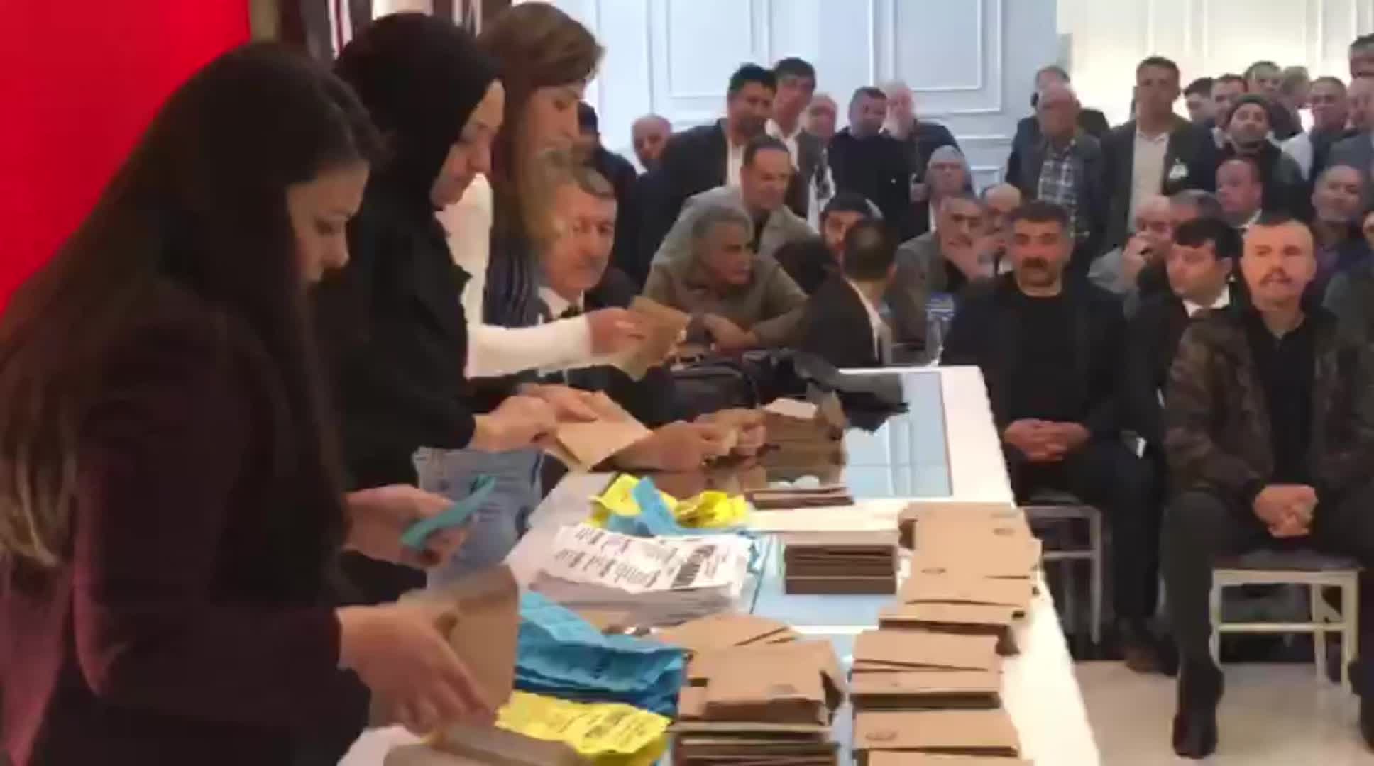 Erzurum’da esnafın tercihi değişmedi: Rasim Fırat yeniden başkan seçildi