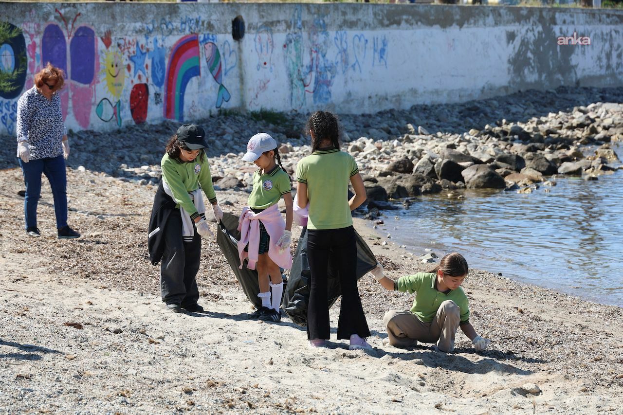 Bodrum Turgutreis sahilinde çevre temizliği ve veri toplama çalışması gerçekleştirildi