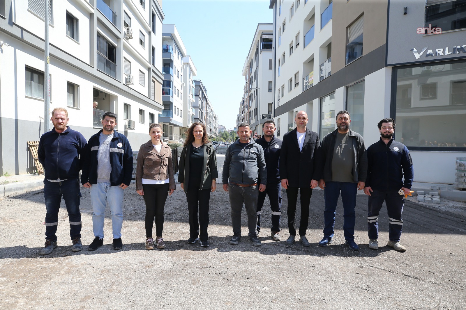 Karşıyaka Belediye Başkanı Ünsal, Demirköprü Mahallesi’ndeki yol çalışmalarını yerinde inceledi