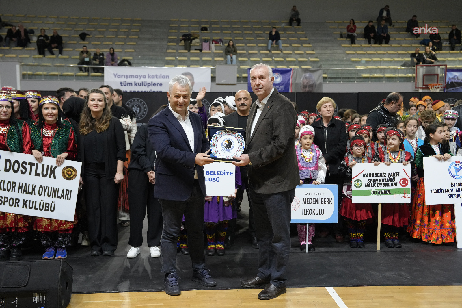 Kartal’da halk oyunları rüzgarı… 500 sporcu, İstanbul Grup Yarışması’nda sahne aldı