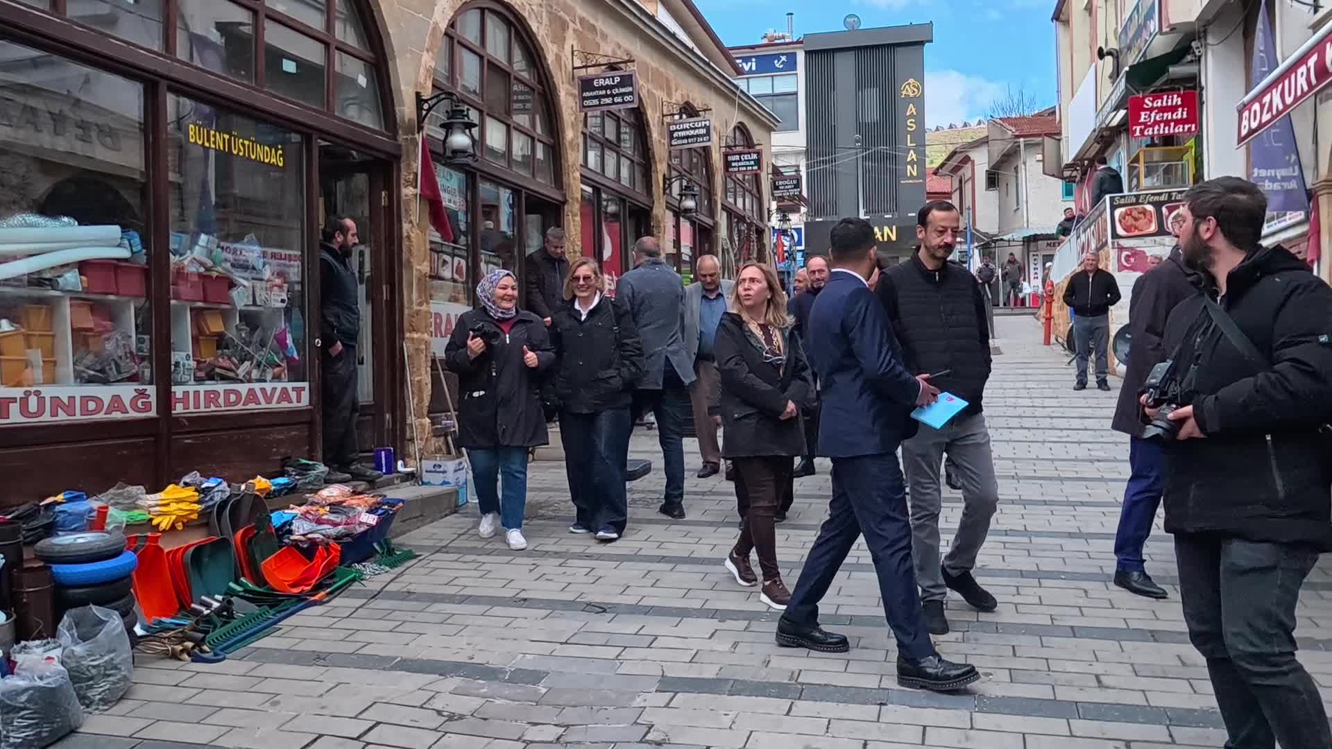 CHP 81 ilde sahada...  Yozgat’ta sahaya indi… “Sayın Tayyip Erdoğan sandığı getirecek eninde gecinde”