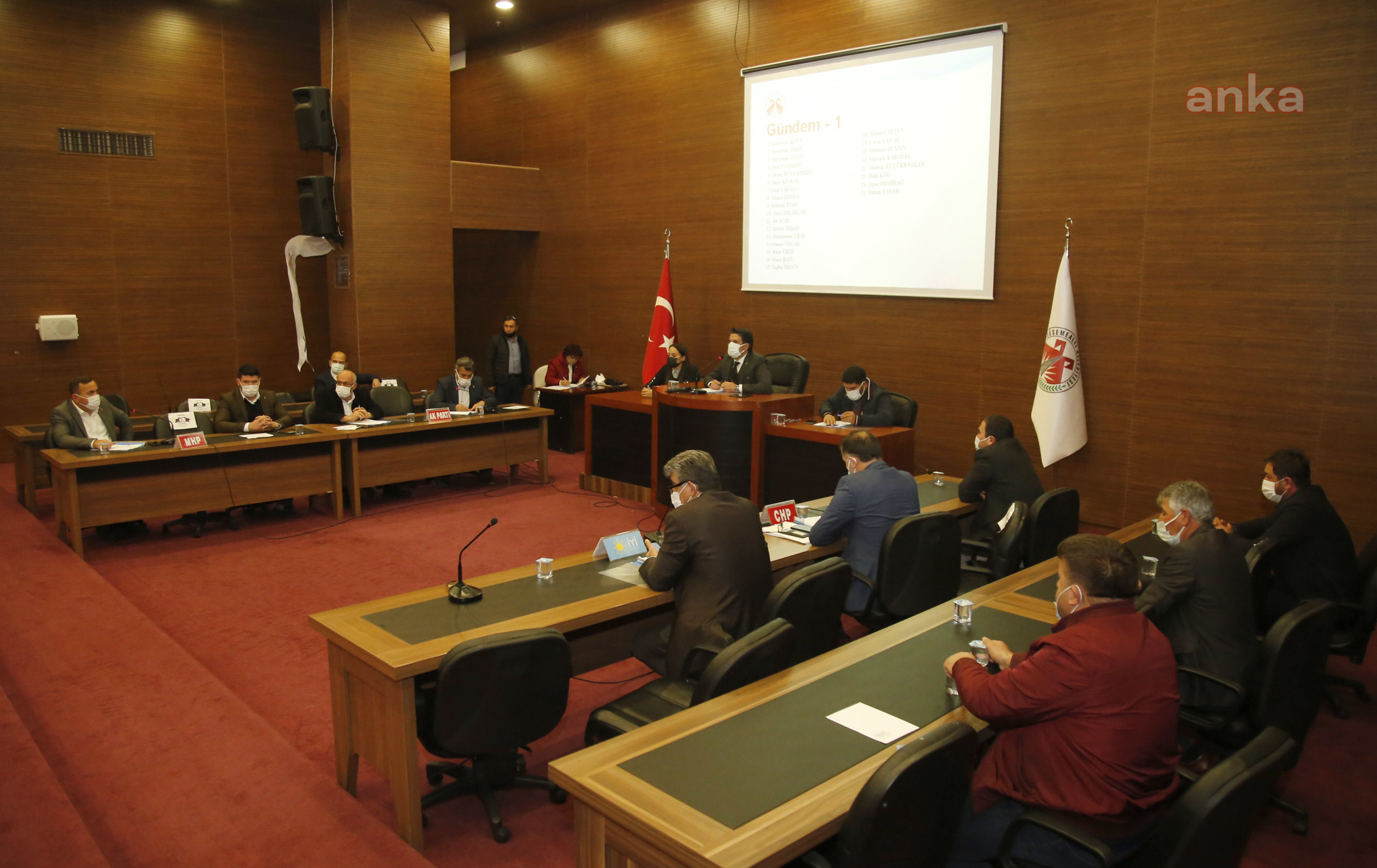 DÖŞEMEALTI BELEDİYESİ, ESNAFTAN 6 AY BOYUNCA KİRA ALMAYACAK