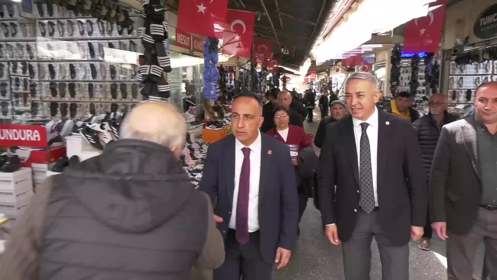 CHP 81 ilde sahada... Çorumlu çiftçi CHP’ye dert yandı: Çocuklarımı evlendirmek için traktörümü sattım, altına yetişemiyoruz