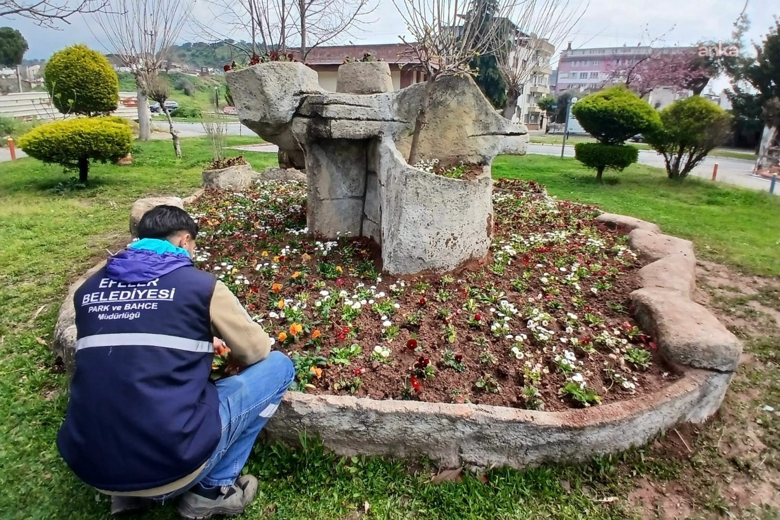 Efeler Belediyesi'nden ilçedeki parklarda yenileme çalışması