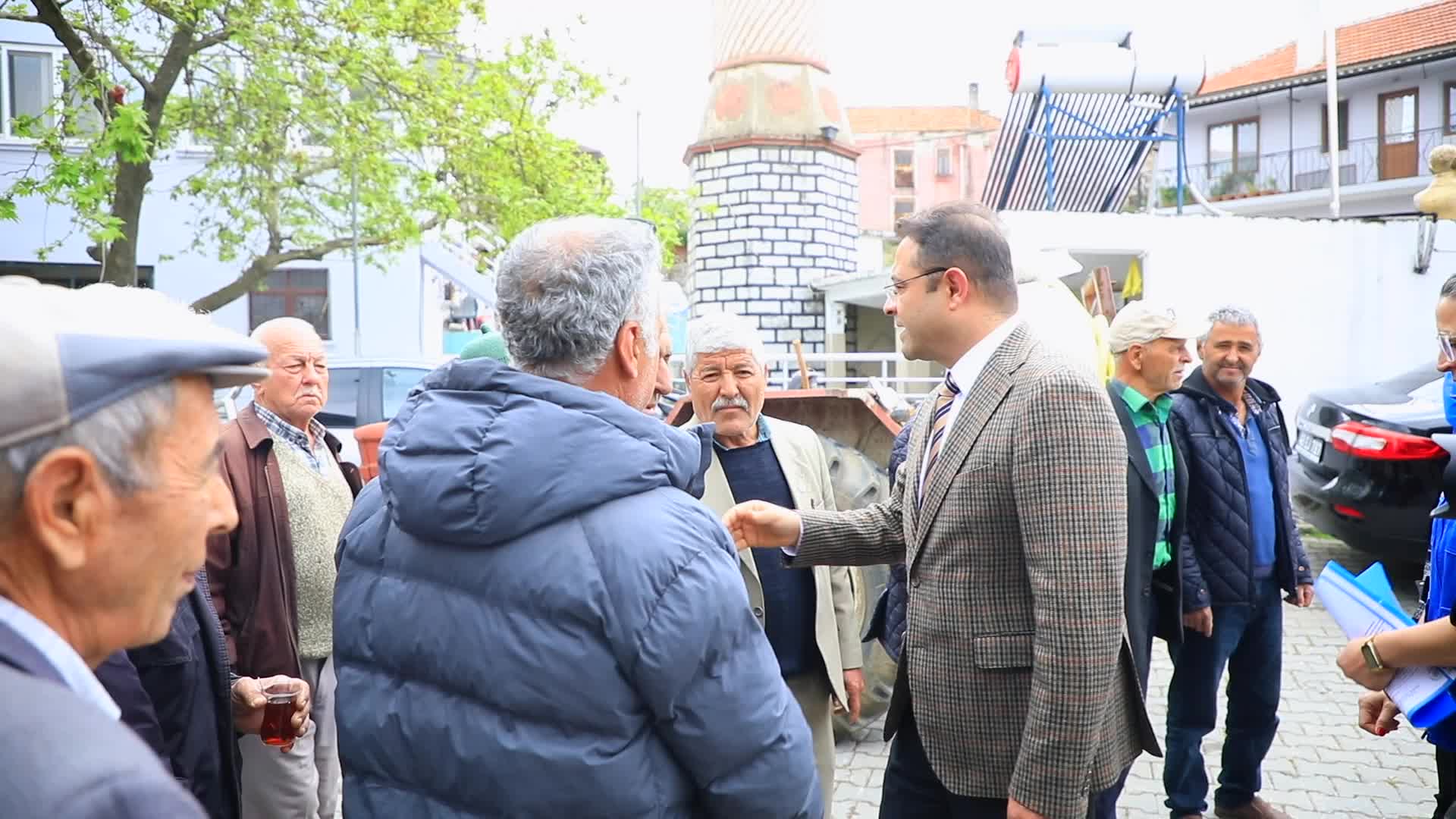 Muğla Büyükşehir Belediyesi'nden Katrancı'da çam fıstığı üreticilerine ilaç desteği