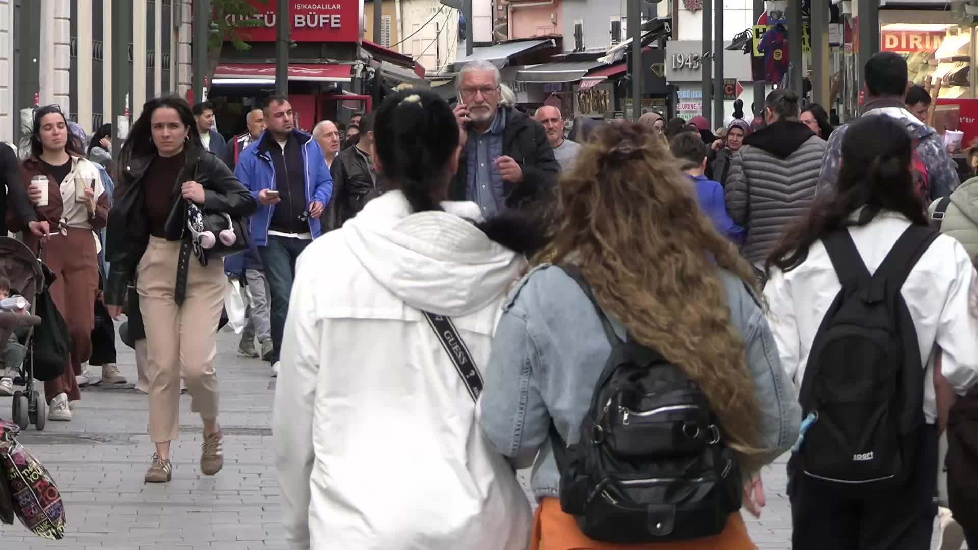 Emeklilerden bayram ikramiyesine tepki: “4 bin liraya ikramiye demiyorum, kandırmaca diyorum”