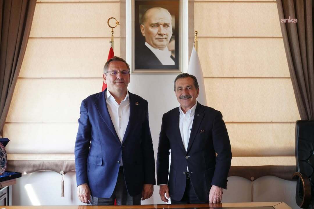 Tepebaşı Belediye Başkanı Ataç, Ayvalık Belediye Başkanı Ergin'i ziyaret etti