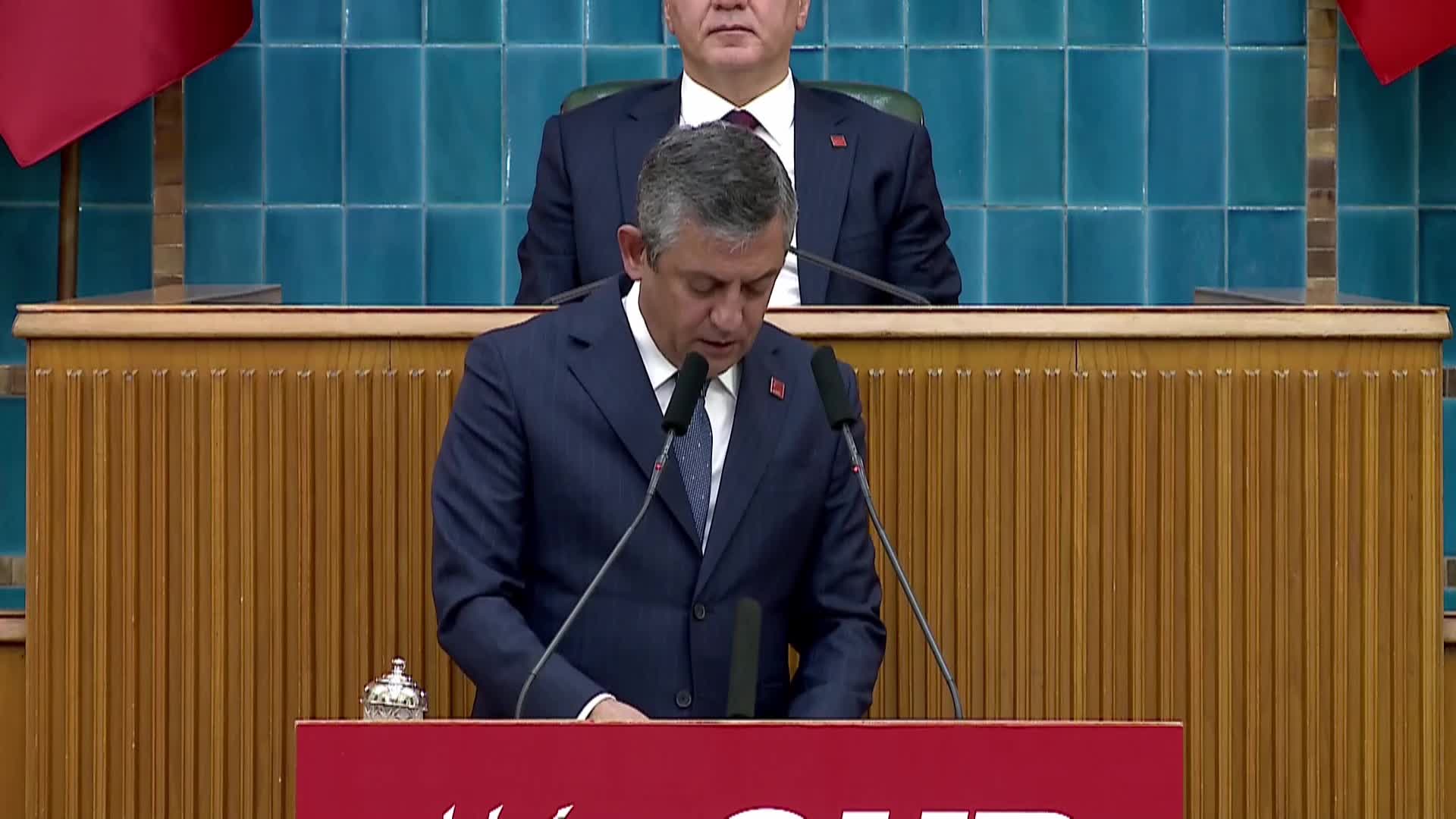 CHP Grup Toplantısı... Özgür Özel: "Bu iktidarın dış politikada ilkesi yoktur. Tek amaçları şahsi çıkar meselesi ve iktidarın devamı için birilerinden destek alma meselesidir"