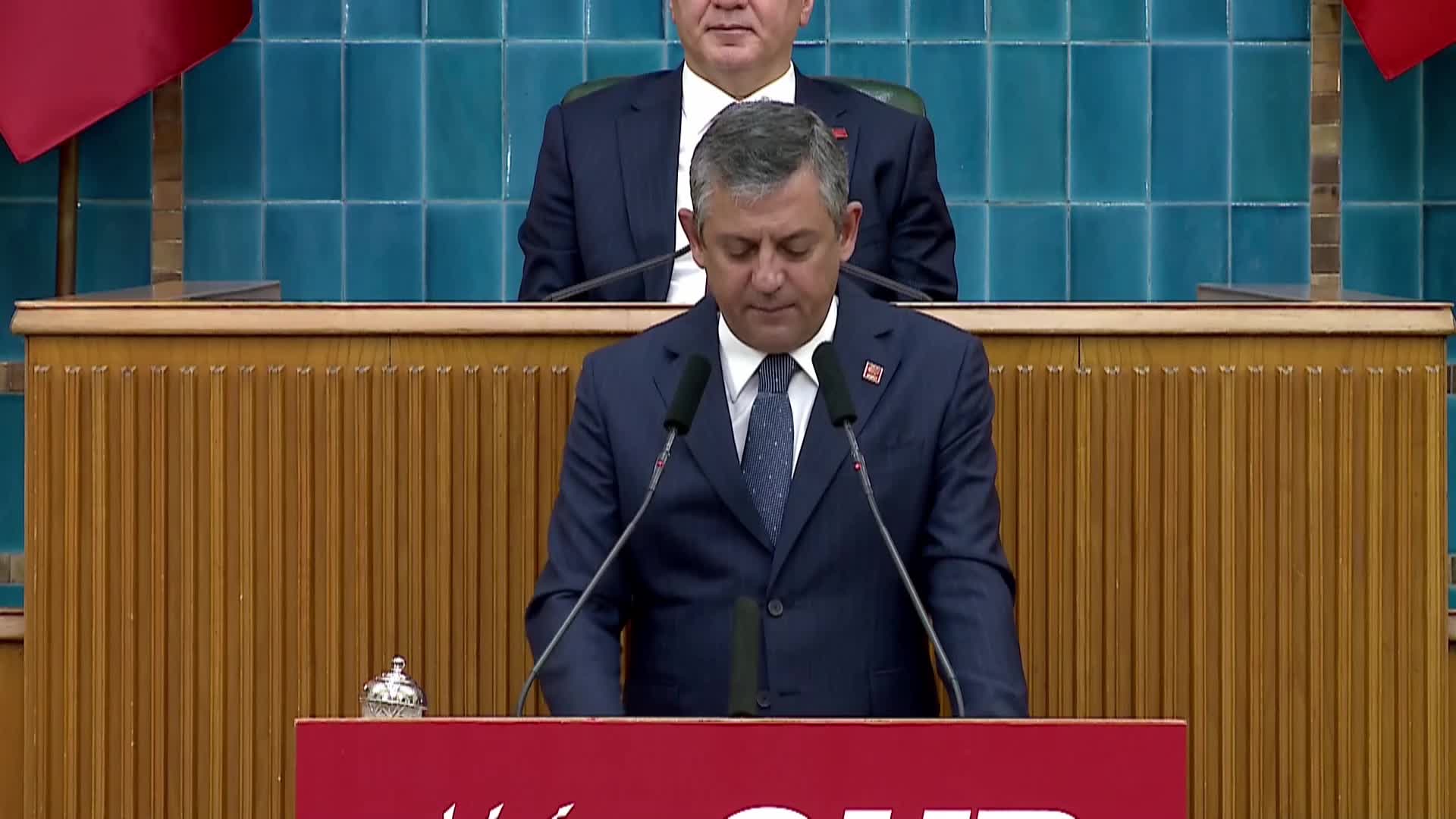 CHP Grup Toplantısı... Özgür Özel: “Delegenin vermediğini saraydan dilenenlere söylüyorum: Bırak saraylara mermer olmayı”