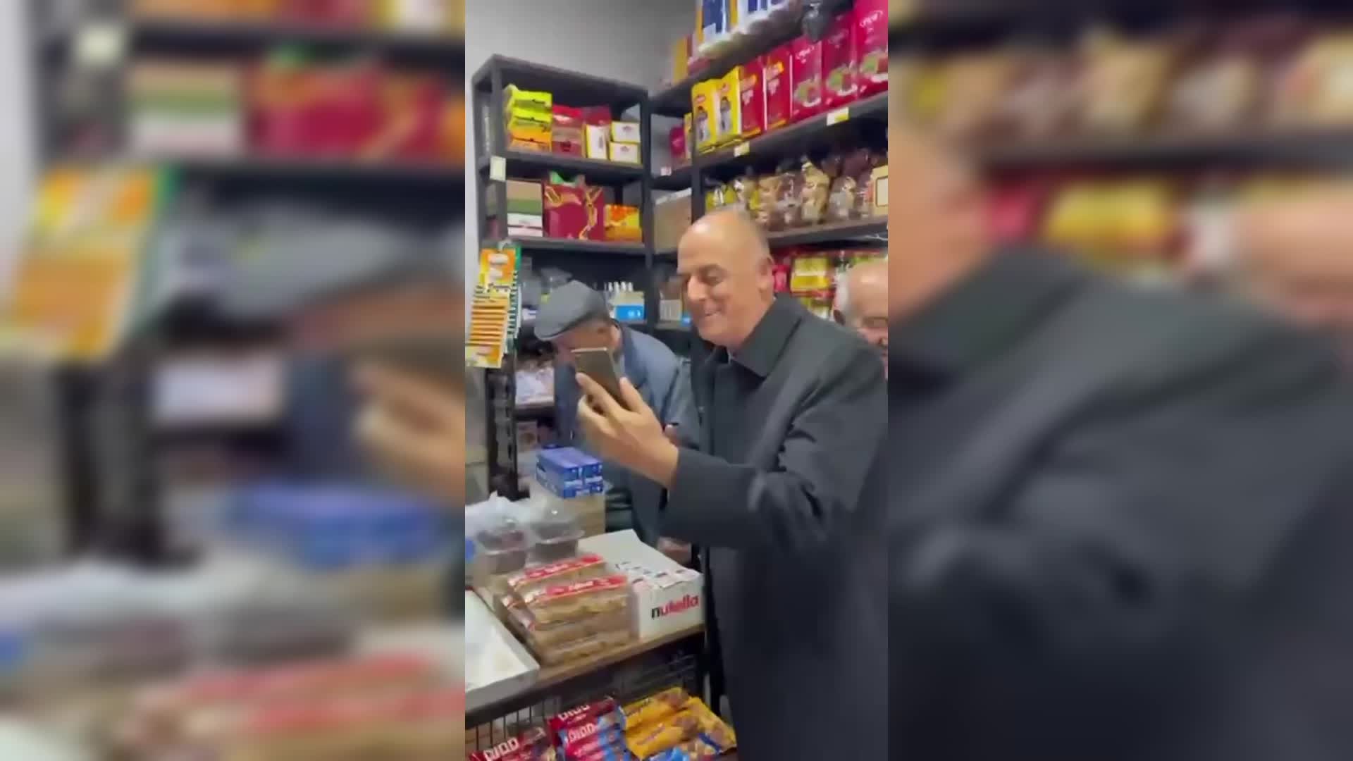 CHP 81 ilde sahada... Eski MHP'li esnaftan CHP'li Yavuzyılmaz’a: “Alnından öpeceğim”