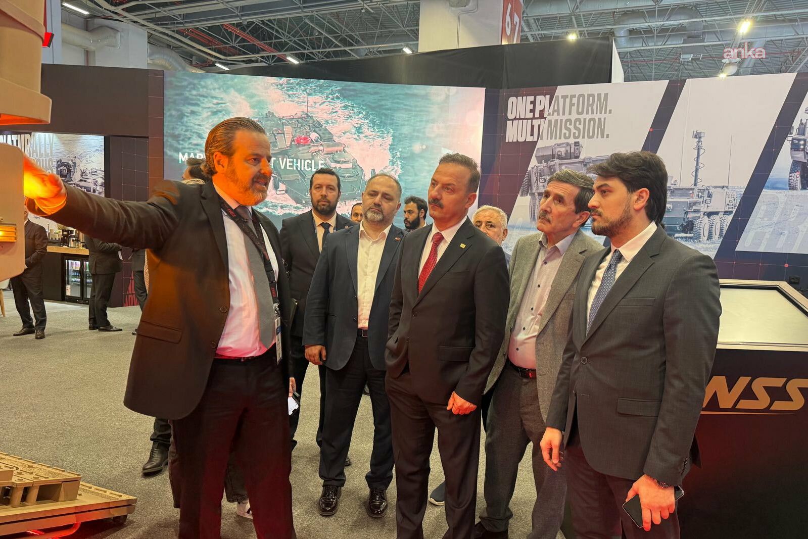 Yavuz Ağıralioğlu, SAHA 2026 Fuarı’nı ziyaret etti