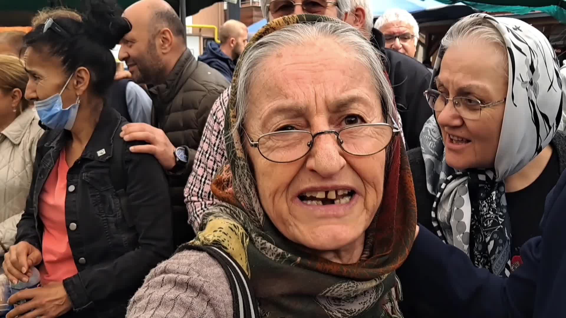 Artvin'de yurttaş sahaya çıkan CHP’lilere yakındı: “Bu zamlarla emekli 10 yıl sonra dilenci olur”