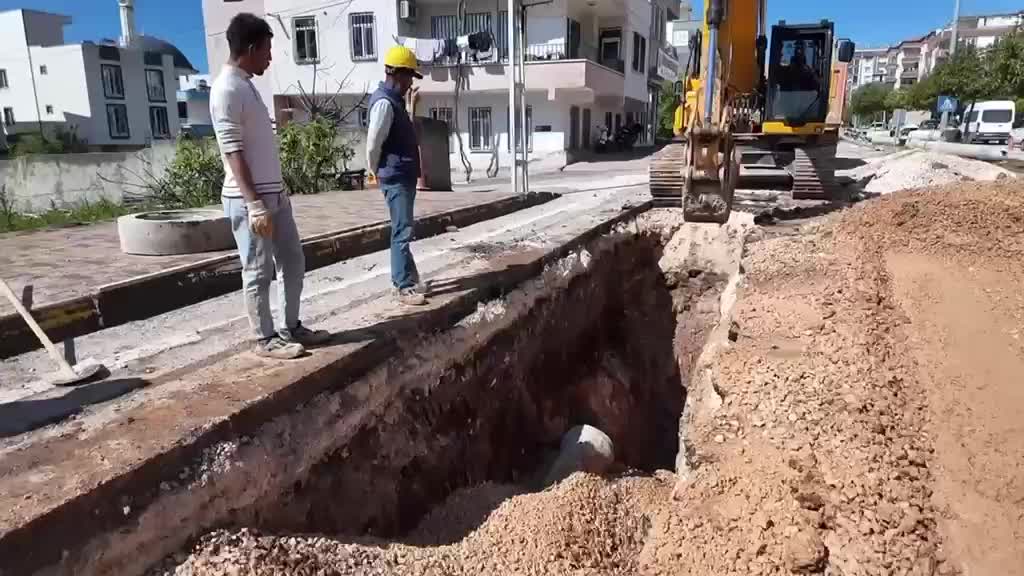 Adıyaman Belediye Başkanı Tutdere, Cumhuriyet Mahallesi’nde altyapı çalışmalarını inceledi