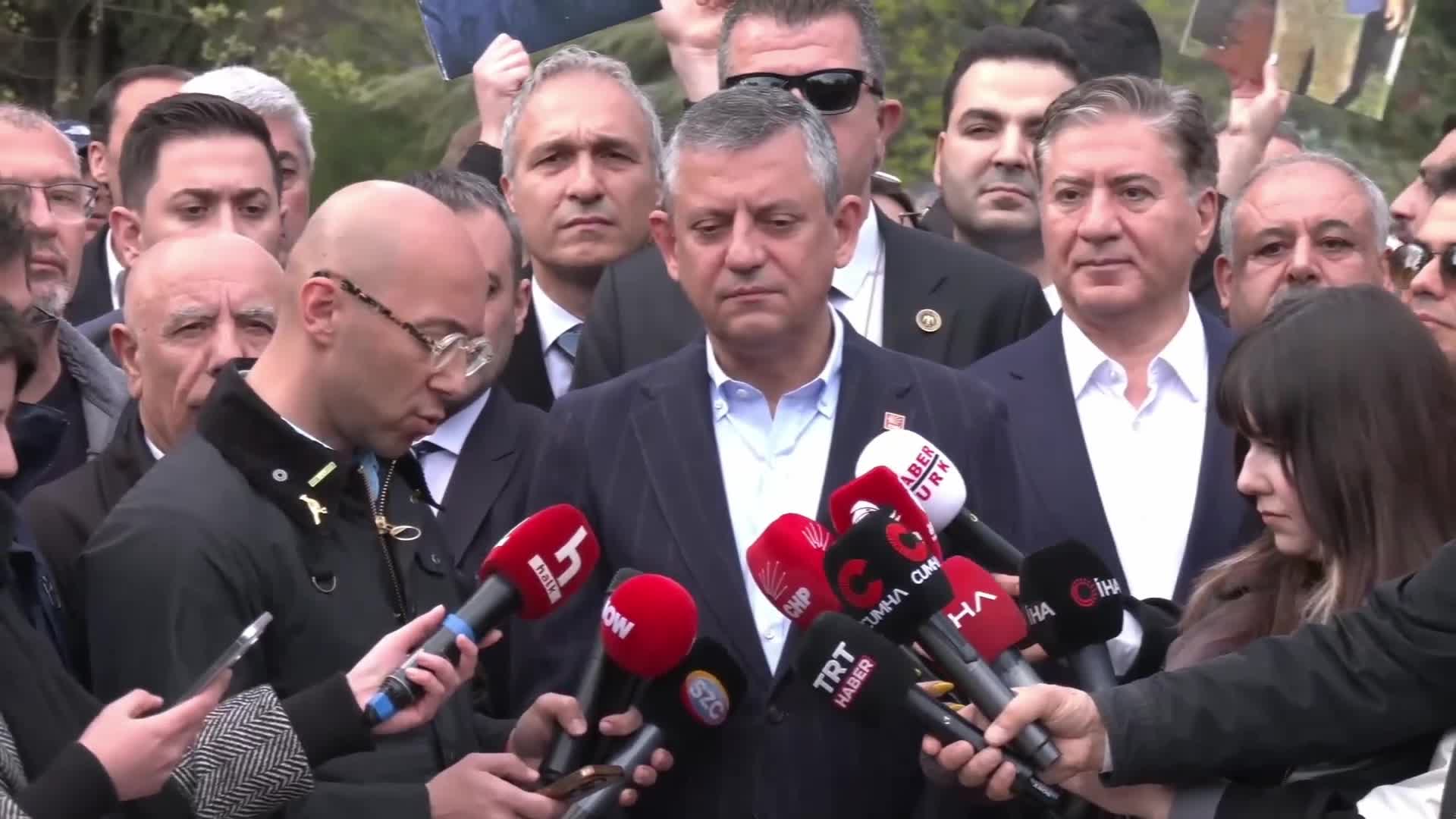 Özgür Özel: “O kurultay kazananıyla-kaybedeniyle bir onur kurultayıdır”