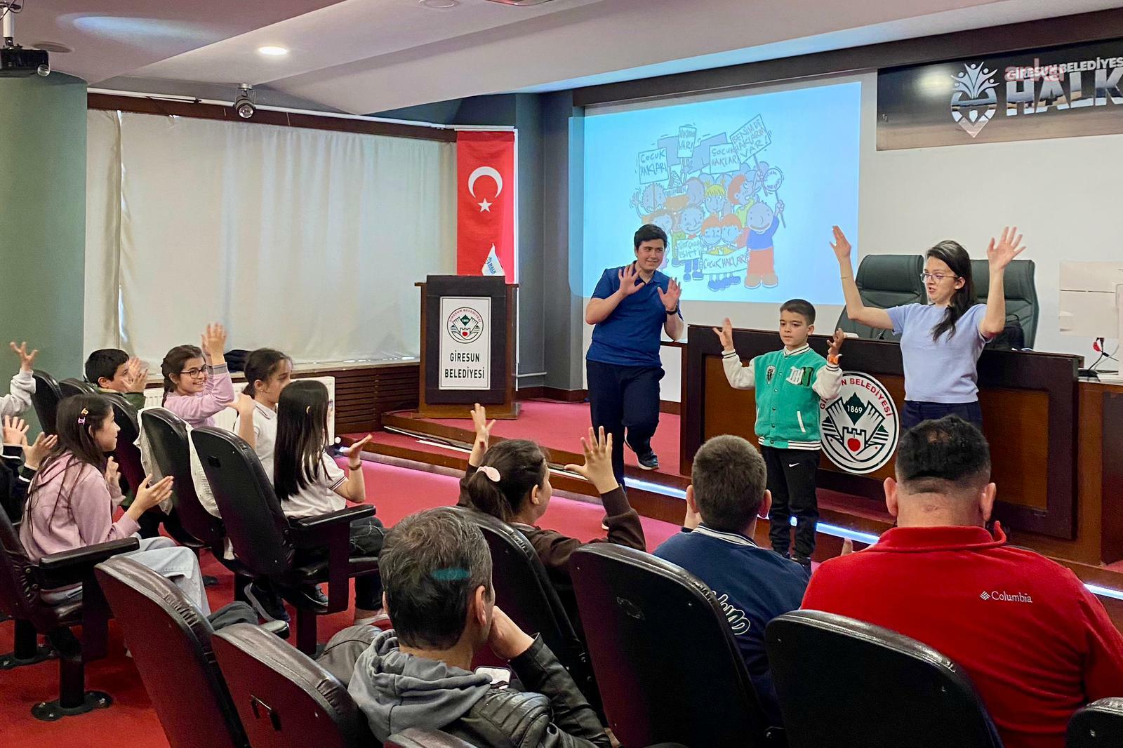 Giresun Kent Konseyi Çocuk Meclisi okul temsilcilerine "çocuk hakları" eğitimi