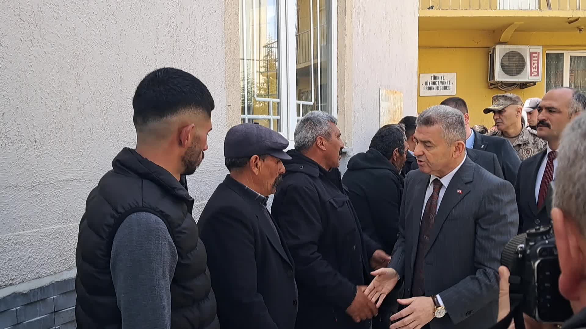 Artvin'de cansız bedeni çığ altından çıkarılan Bülent Gezer son yolculuğuna uğurlandı
