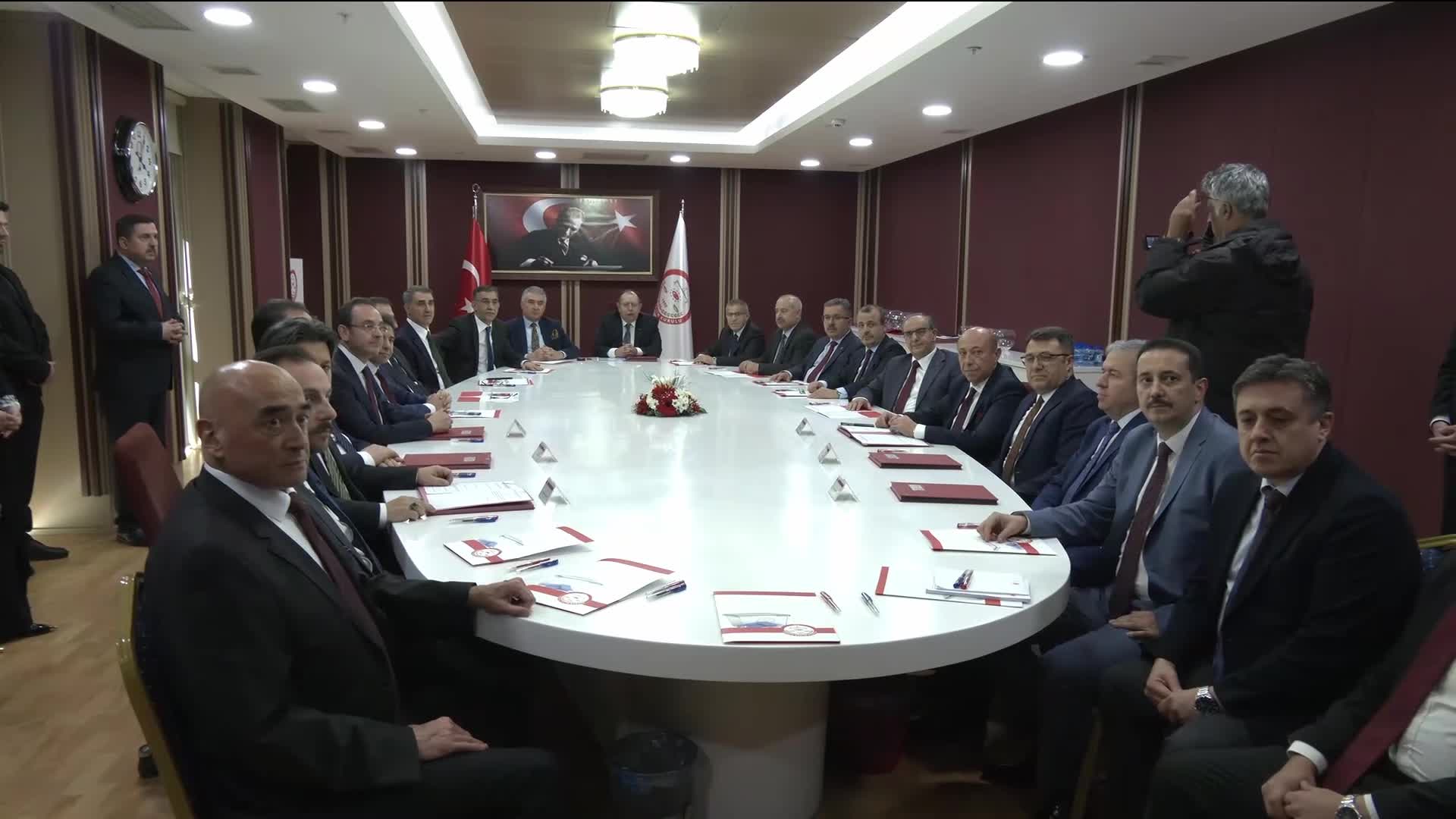 YSK Başkanı Mutta: "Seçim süreçlerinin, hukuk dairesinde, şeffaf şekilde yürütülmesi için elimizden gelen gayreti sarf edeceğiz"