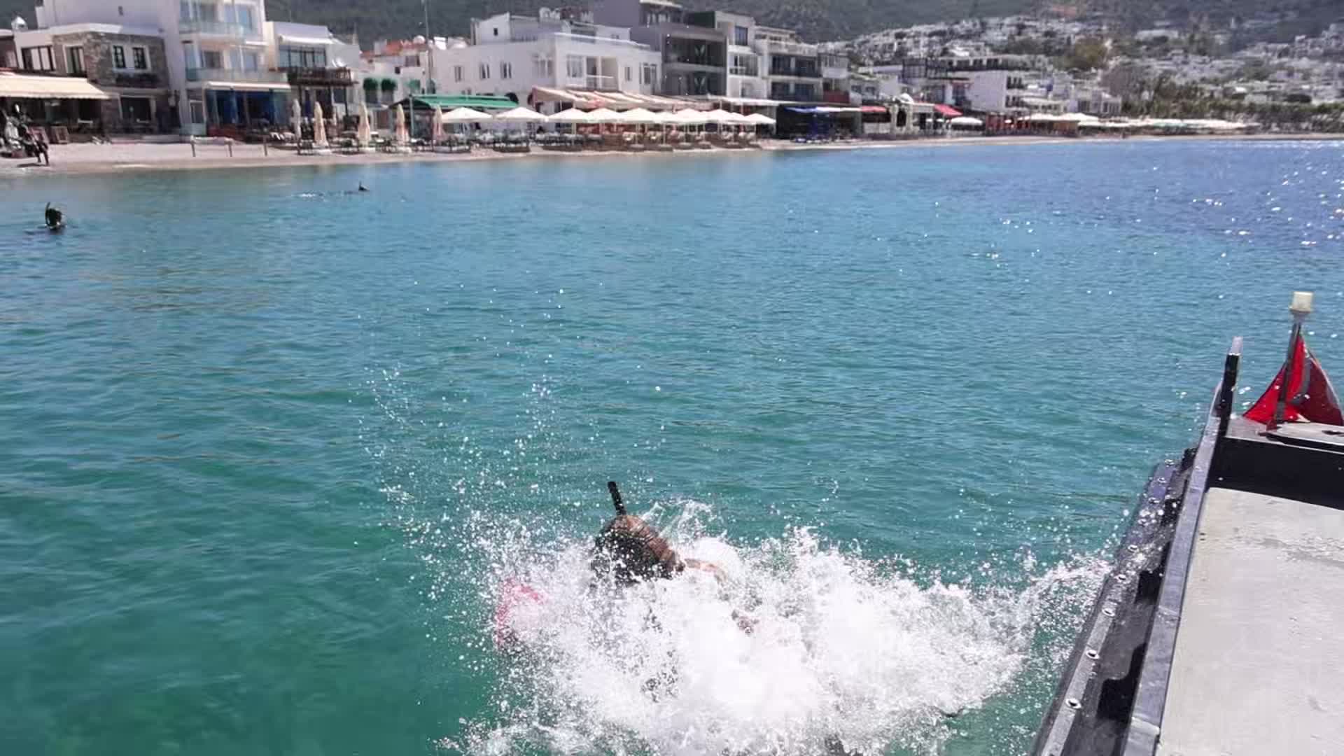 Bodrum Belediyesi'nin deniz dibi temizliği, bu yıl Kumbahçe'de başladı