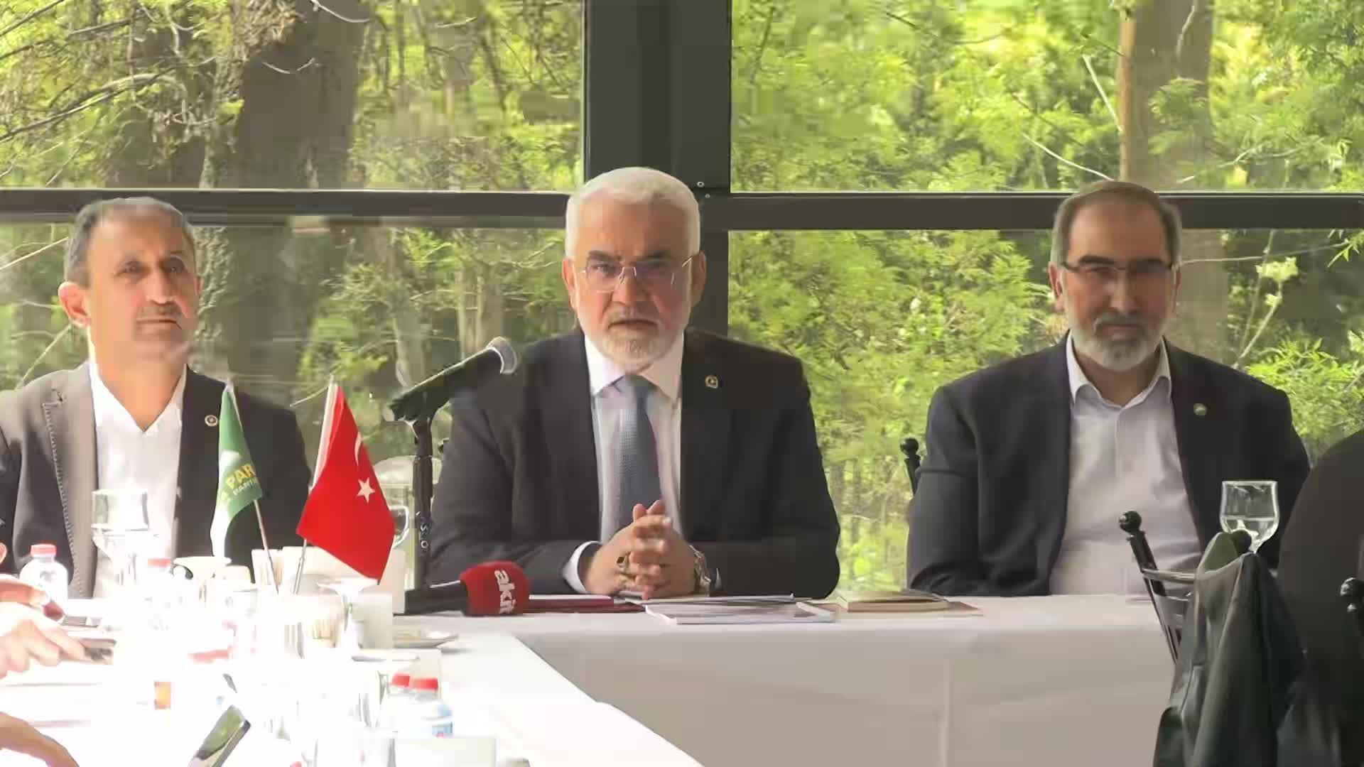 Zekeriya Yapıcıoğlu: "Sandık, 2027'de gelebilir, memleket için en faydalı adayı destekleriz"