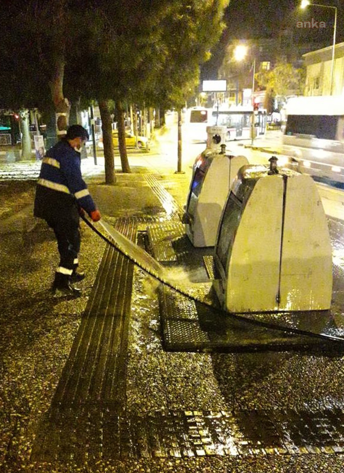 BUCA'DA ÇÖP KONTEYNERLERİNE HİJYEN OPERASYONU
