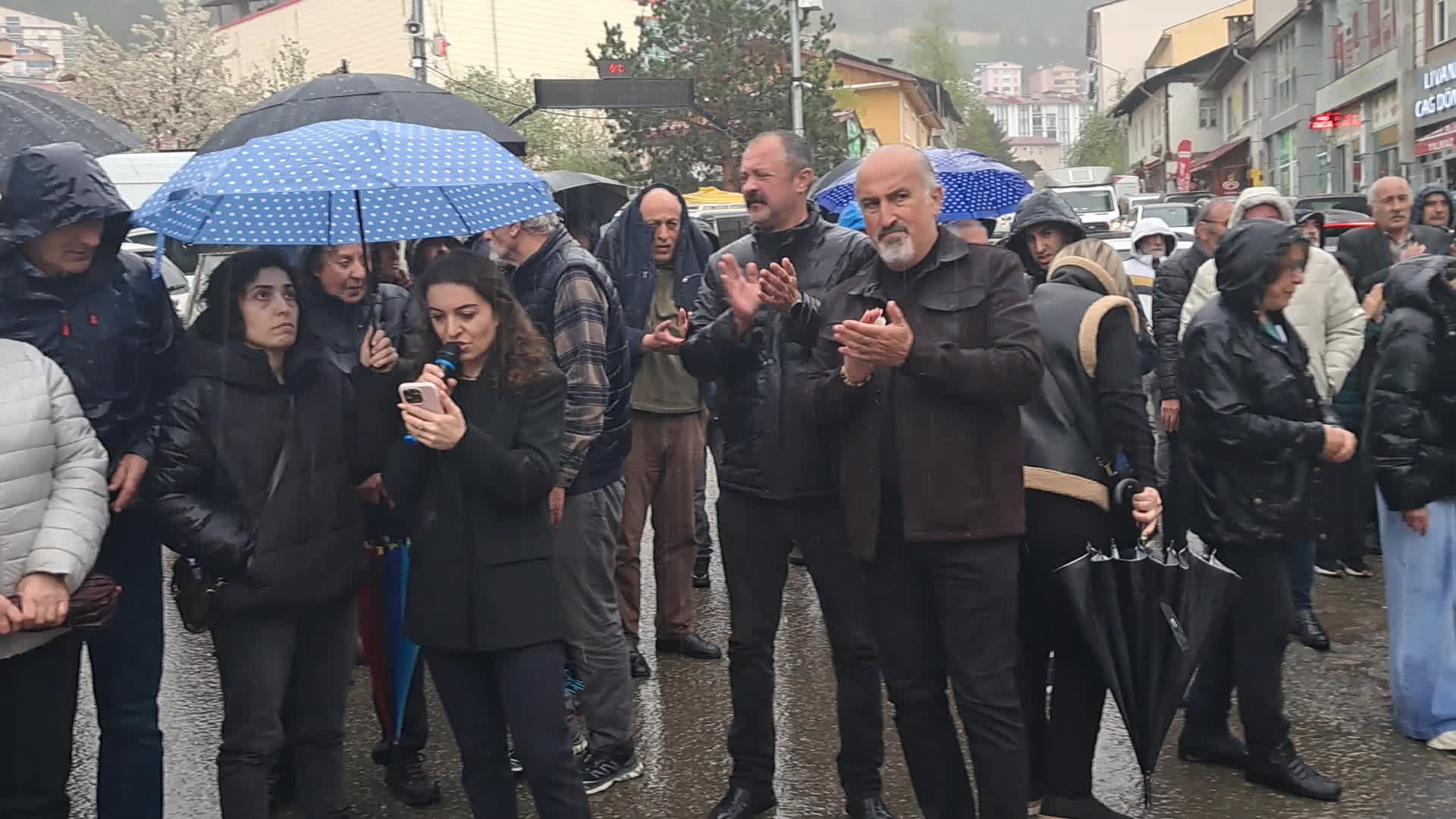 Şavşat’ta "zihinsel engelli kıza cinsel saldırıya" protesto: Yasal sürecin takipçisi olacağız