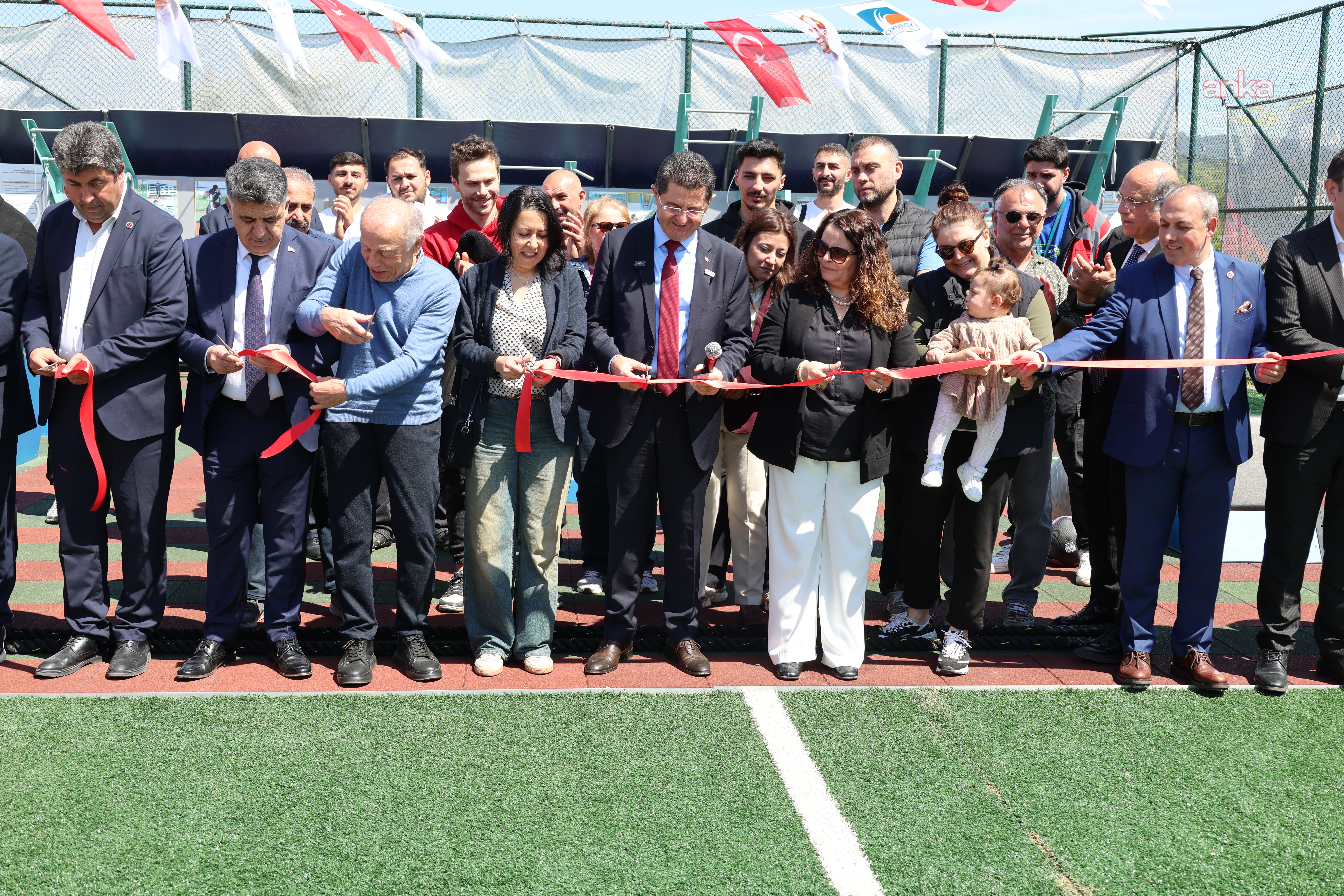 Çekmeköy Belediyesi'nin modern spor park alanı kullanıma sunuldu