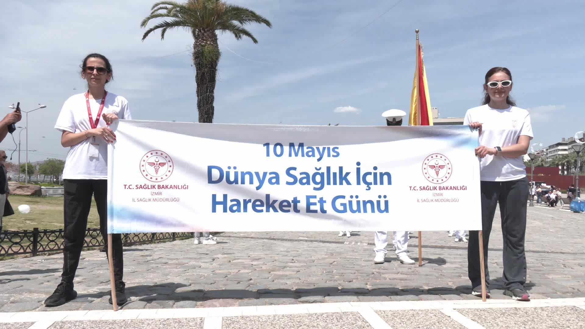 İzmir İl Sağlık Müdürlüğü’nden sağlıklı yaşam için farkındalık yürüyüşü