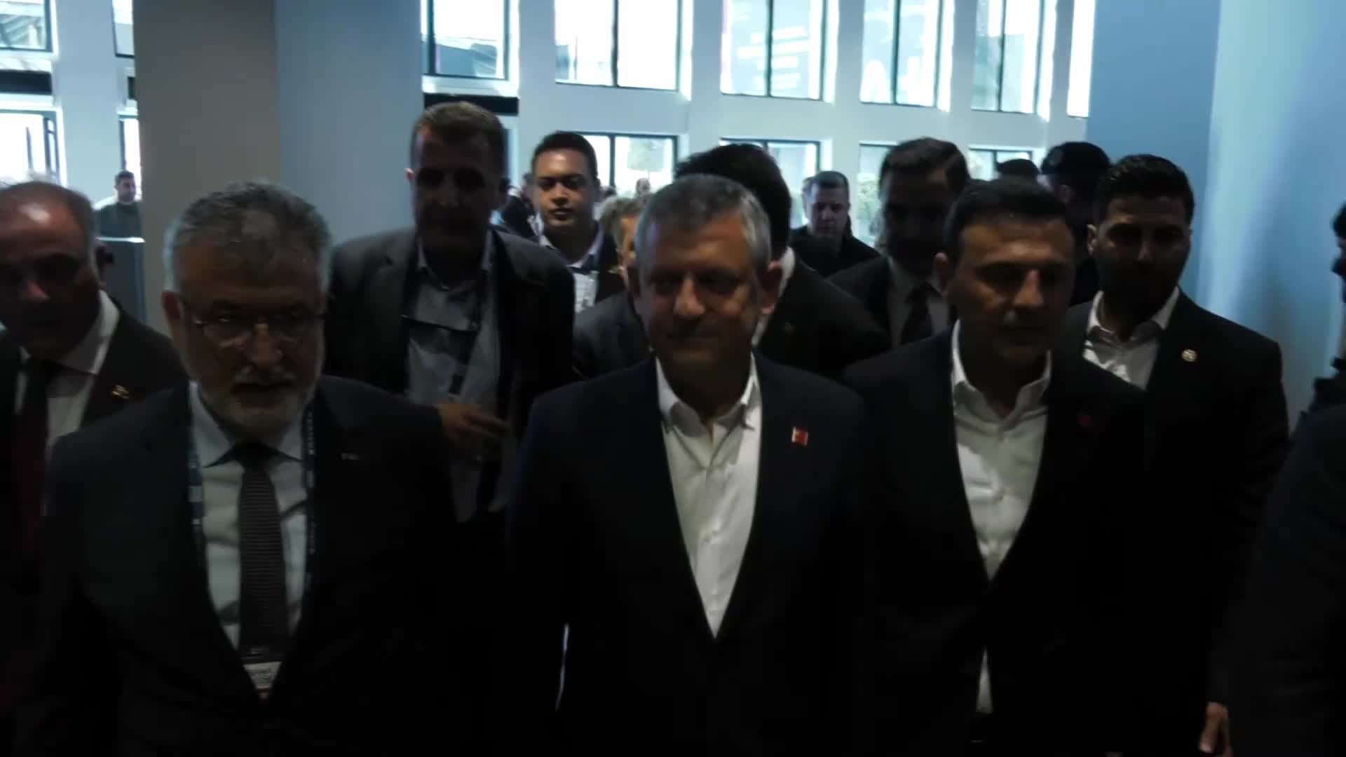 Özgür Özel, SAHA 2026 Fuarı’nı ziyaret etti