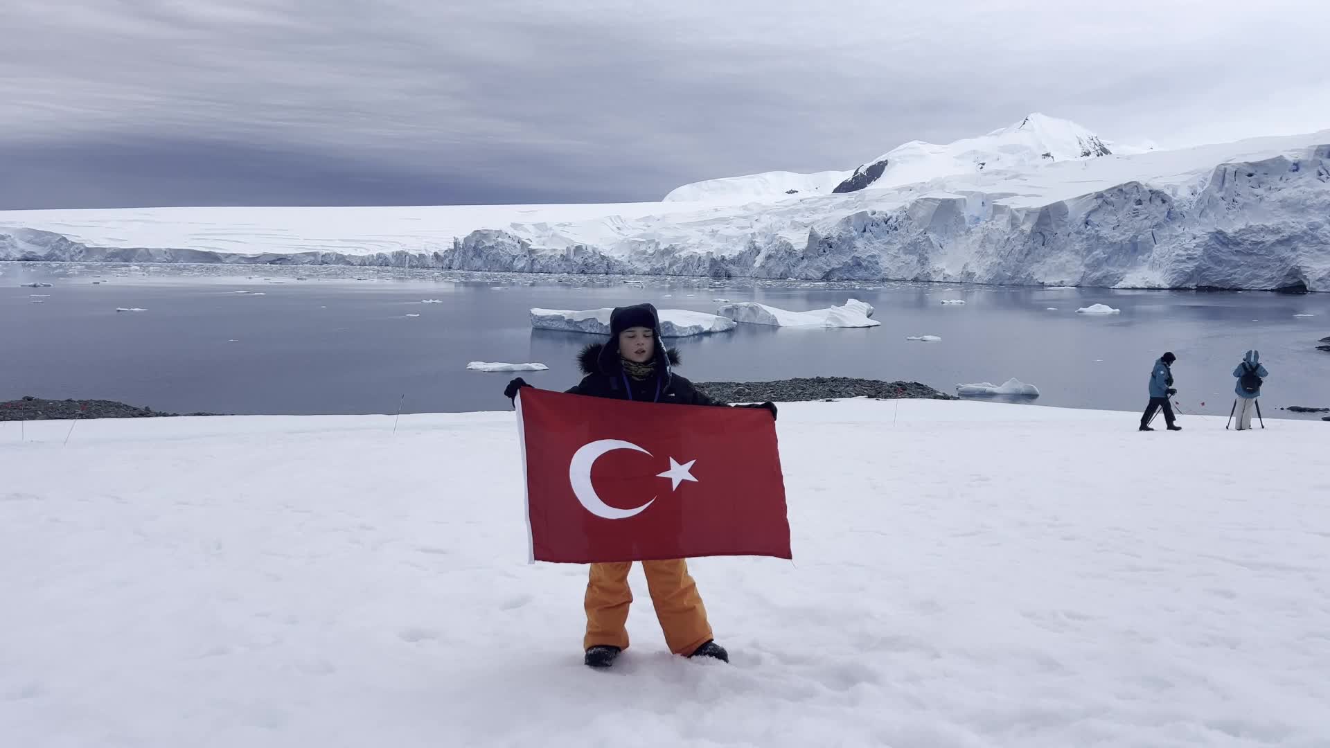 Kuşadası Belediye Başkan Vekili Demirtaş, küçük kutup kaşifini makamında ağırladı