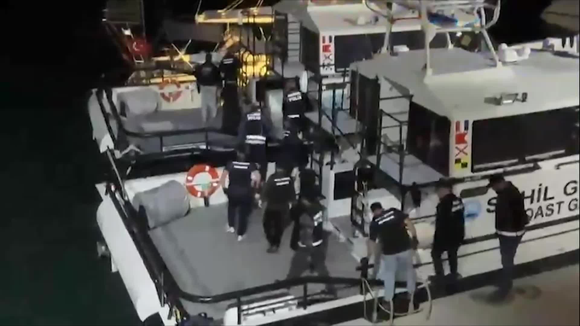 Ayvalık açıklarında 158 kilo 664 gram esrar-skank ele geçirildi