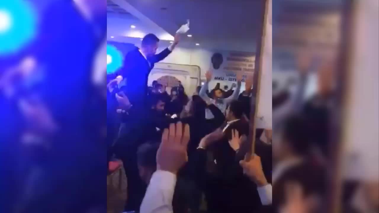 AKP HATAY KONGRESİNDEKİ GÖRÜNTÜLERE ESNAFTAN TEPKİ YAĞDI: BİZ NE ZAMAN BATARIZ ONU BEKLİYORUZ