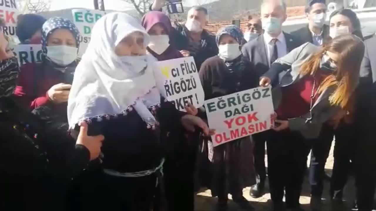 ALTIN MADENİNE KARŞI SİMAVLI KÖYLÜDEN ERDOĞAN'A:  "TAYYARE İLE İNMESİNİ İSTİYORUM. BU 300 HANE NASIL ATACAK ONA OY?"