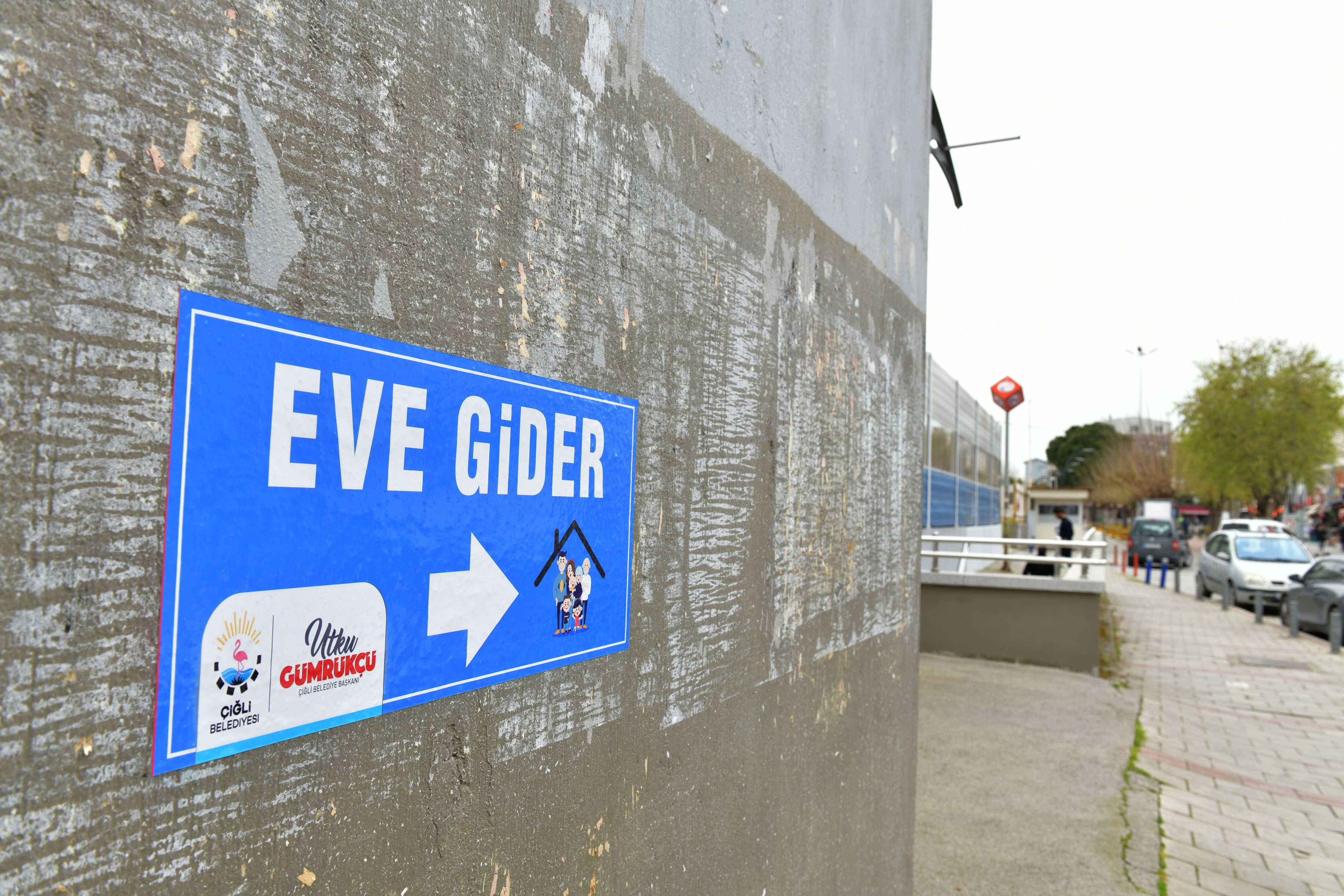 ÇİĞLİ'DE AÇIK ALANLARDA "EVDE KAL" UYARISI