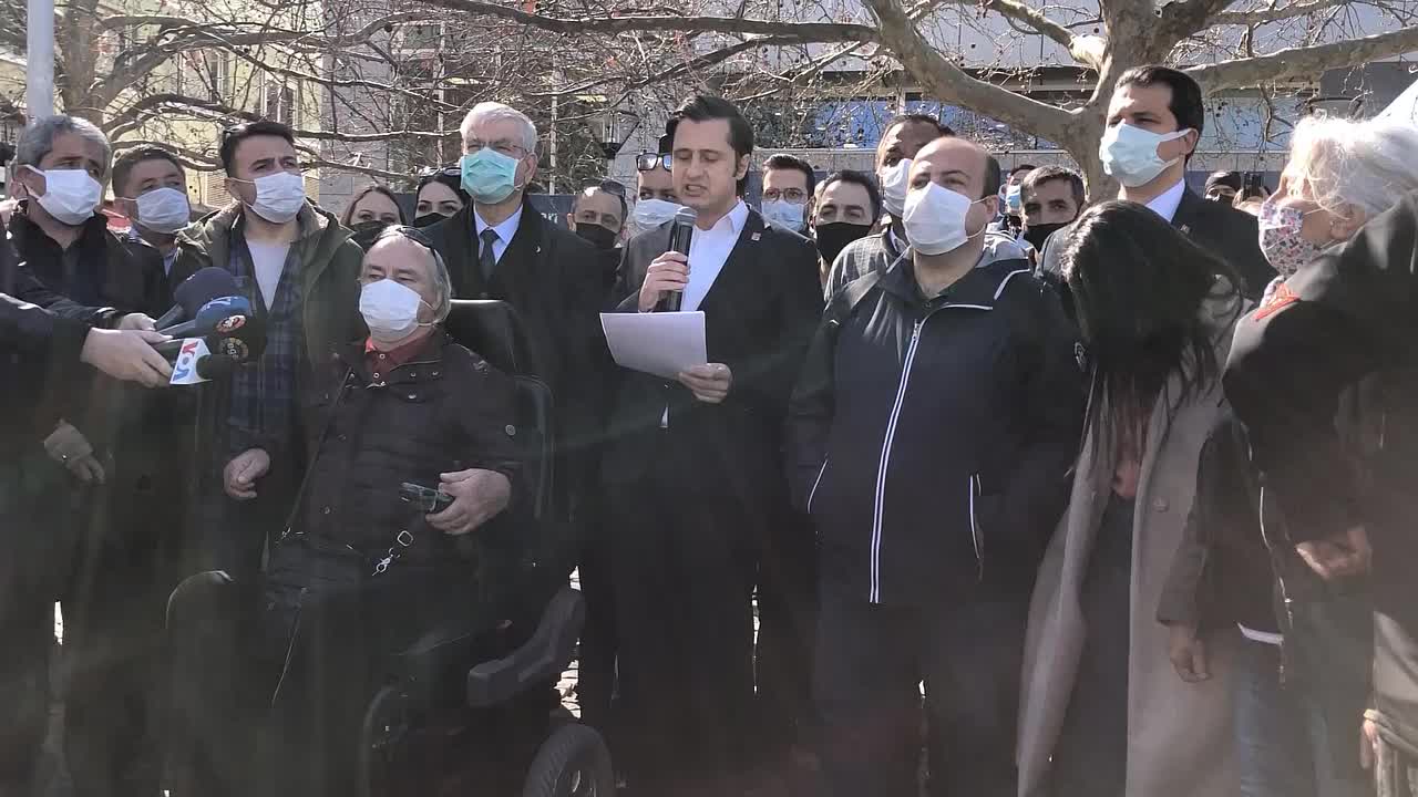 İZMİR'DE 'MÜZİSYENLER YAŞASIN' EYLEMİ: "SAĞLIK GİDERLERİ ÜCRETSİZ OLSUN"