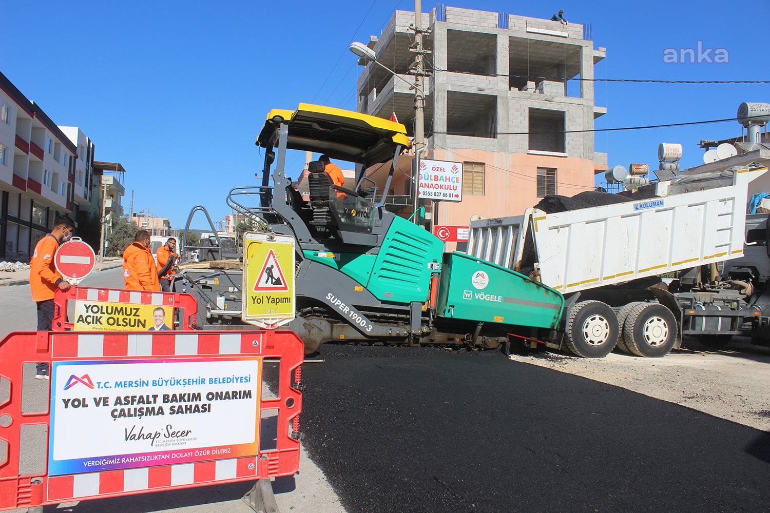 MERSİN BÜYÜKŞEHİR, MEZİTLİ’DE 3 CADDEDE SICAK ASFALT ÇALIŞMASI YAPTI