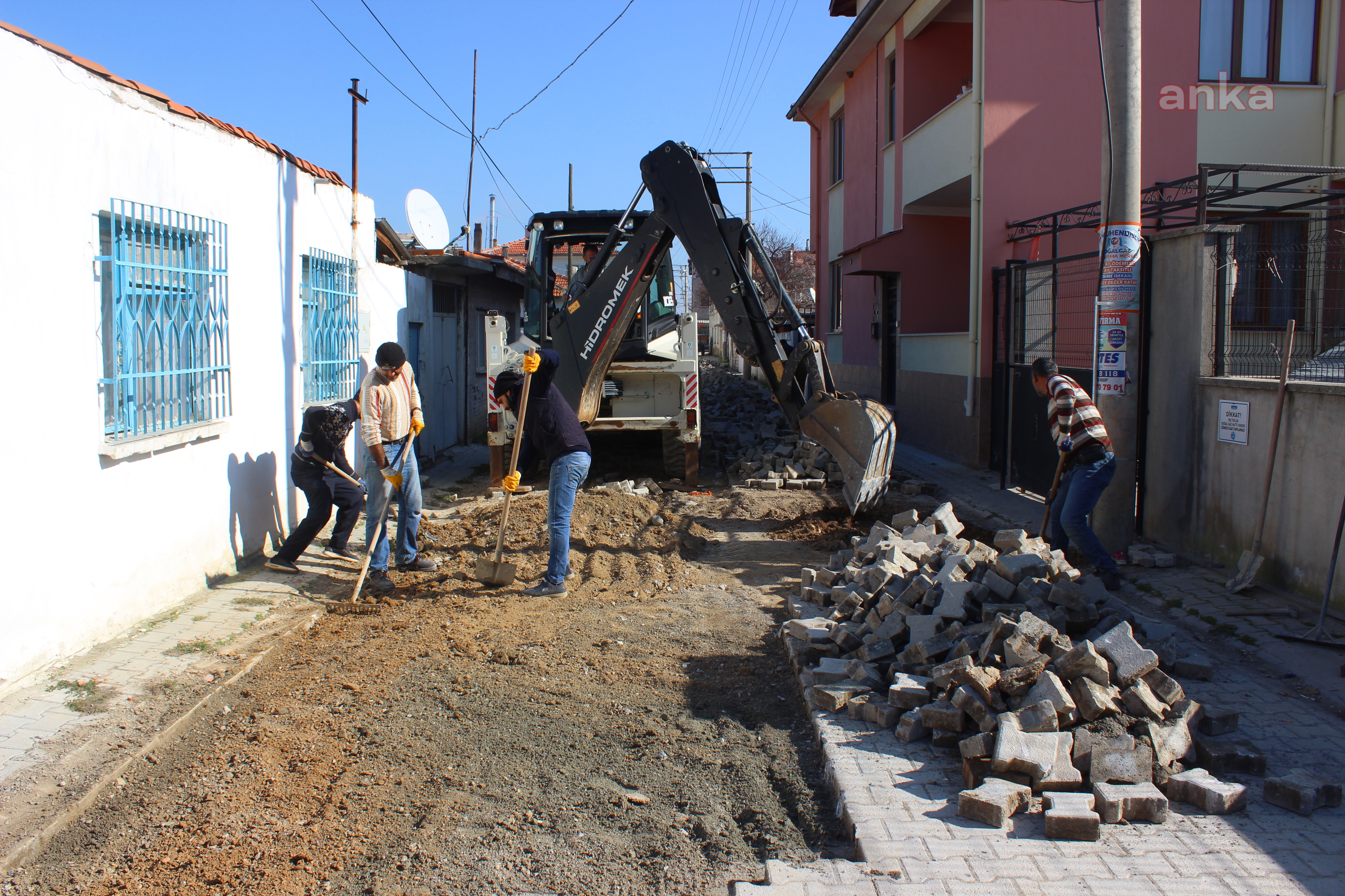 BURHANİYE BELEDİYESİ, ÜSTYAPI ÇALIŞMALARINI SÜRDÜRÜYOR