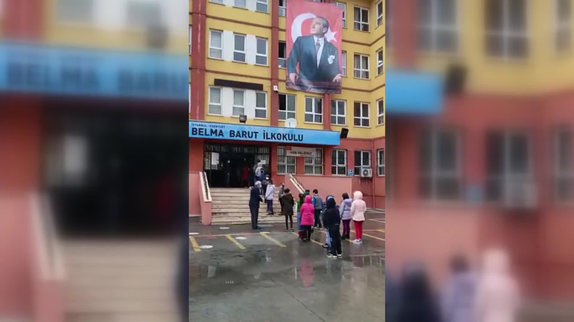 DEZENFEKTAN PÜSKÜRTEN XRAY CİHAZDAN GEÇEN ÖĞRENCİLER SINIFLARA ALINDI