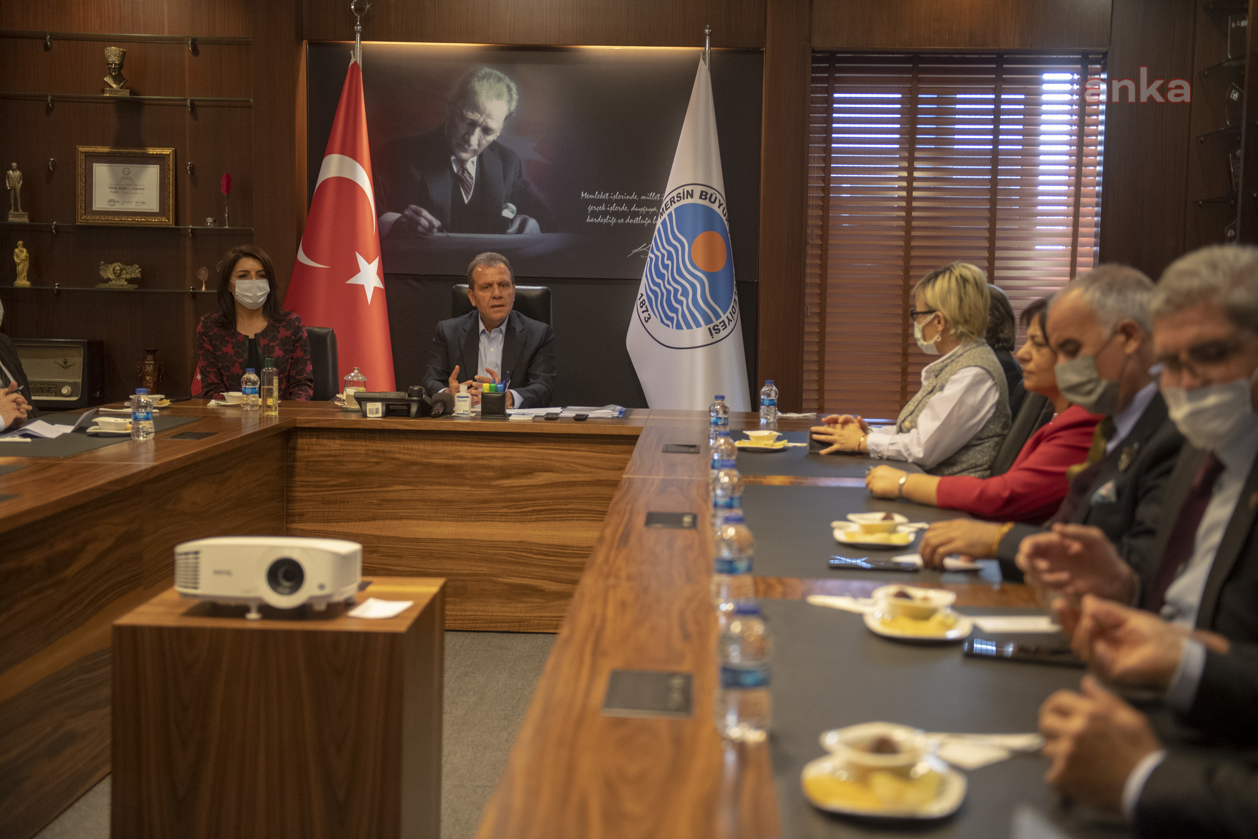 VAHAP SEÇER, İŞ DÜNYASI İLE BULUŞTU
