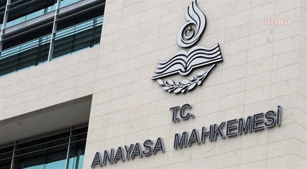 AYM’DEN YAŞLILIK AYLIĞI KARARI: İŞTEN AYRILMAK GEREKMEZ