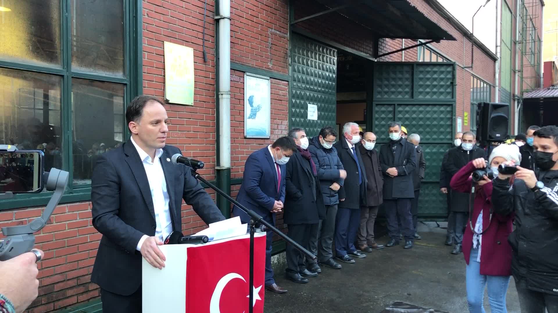 YAVUZYILMAZ FACİANIN YILDÖNÜMÜNDE KOZLU'DA MADENDE KONUŞTU: MADEN ŞEHİTLERİMİZİN AİLELERİ YALNIZ BIRAKILDI