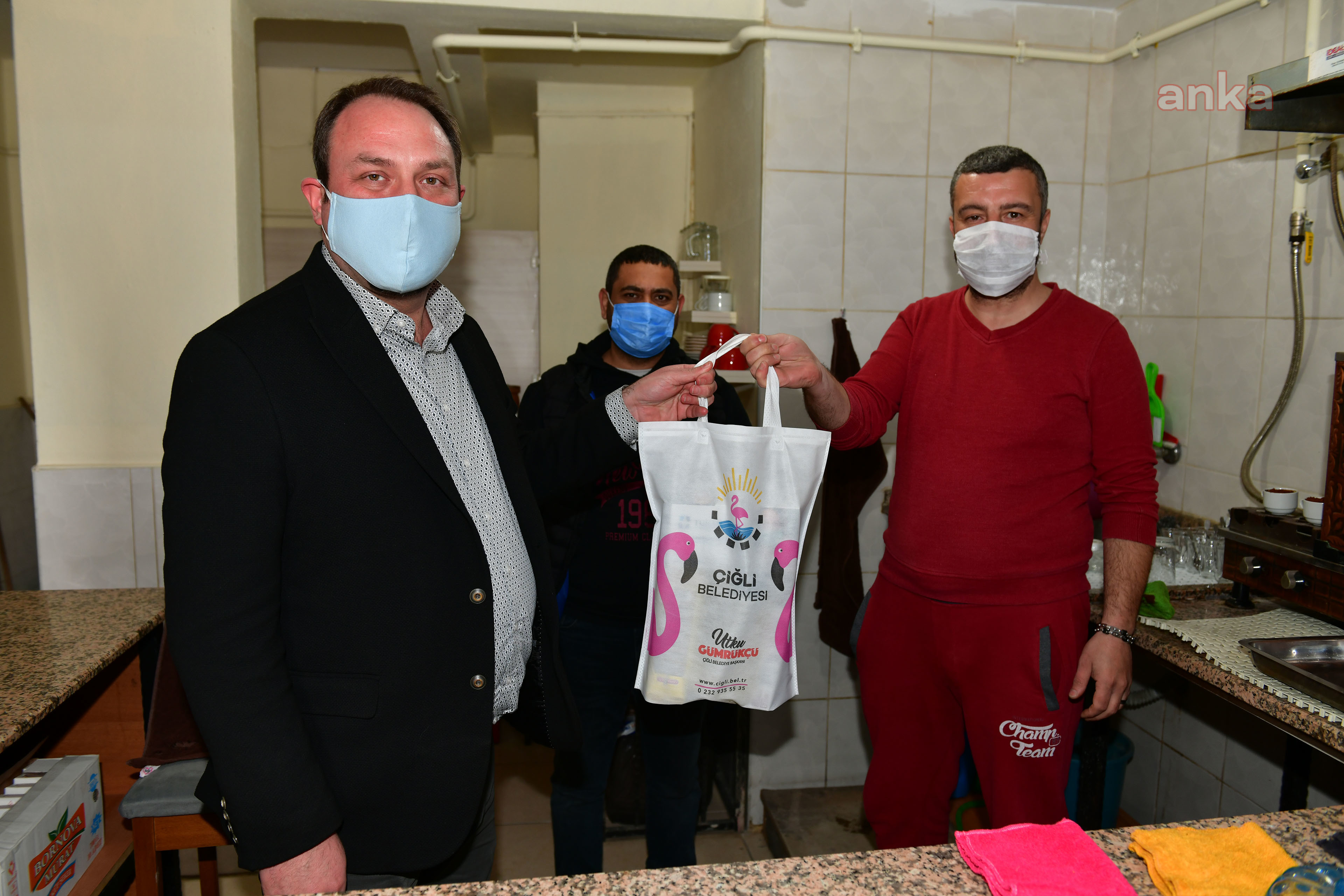 ÇİĞLİ'DE KAHVEHANE ESNAFINA NORMALLEŞME DESTEĞİ