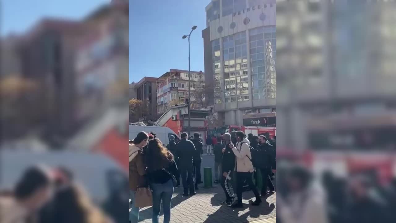SEYYAR SATICI KENDİSİNE YAZILAN 45 CEZAYA KIZDI KIZILAY'DA ÜST GEÇİDE ÇIKTI