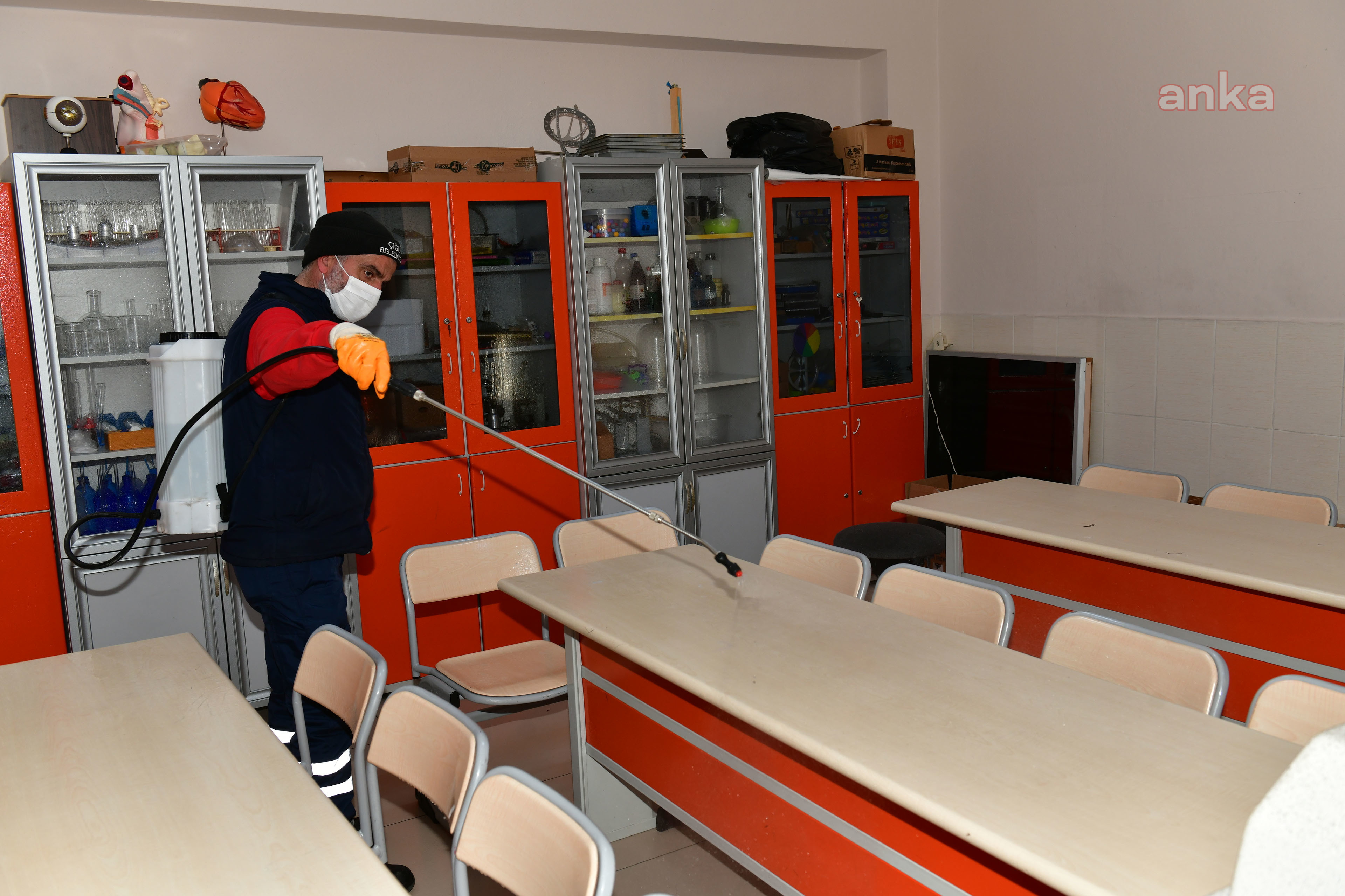ÇİĞLİ'DE YÜZ YÜZE EĞİTİM İÇİN DEZENFEKTE ÇALIŞMALARI SÜRÜYOR..