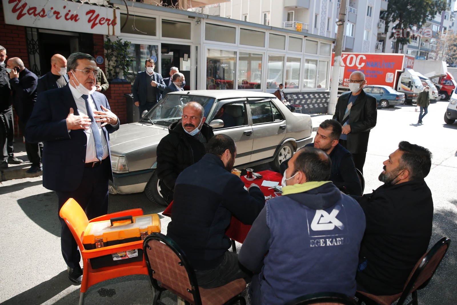 KONAK'TA KAHVEHANELERE ÇAY ŞEKER DESTEĞİ