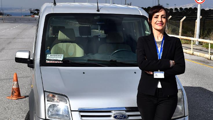İZMİR BÜYÜKŞEHİR, KADIN ŞOFÖR SAYISINI ARTIRIYOR