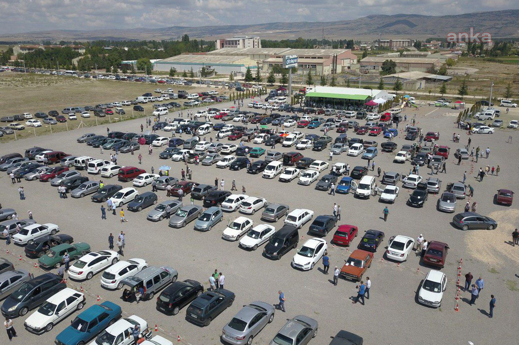TEPEBAŞI'NDA AÇIK OTO PAZARI YENİDEN AÇILIYOR