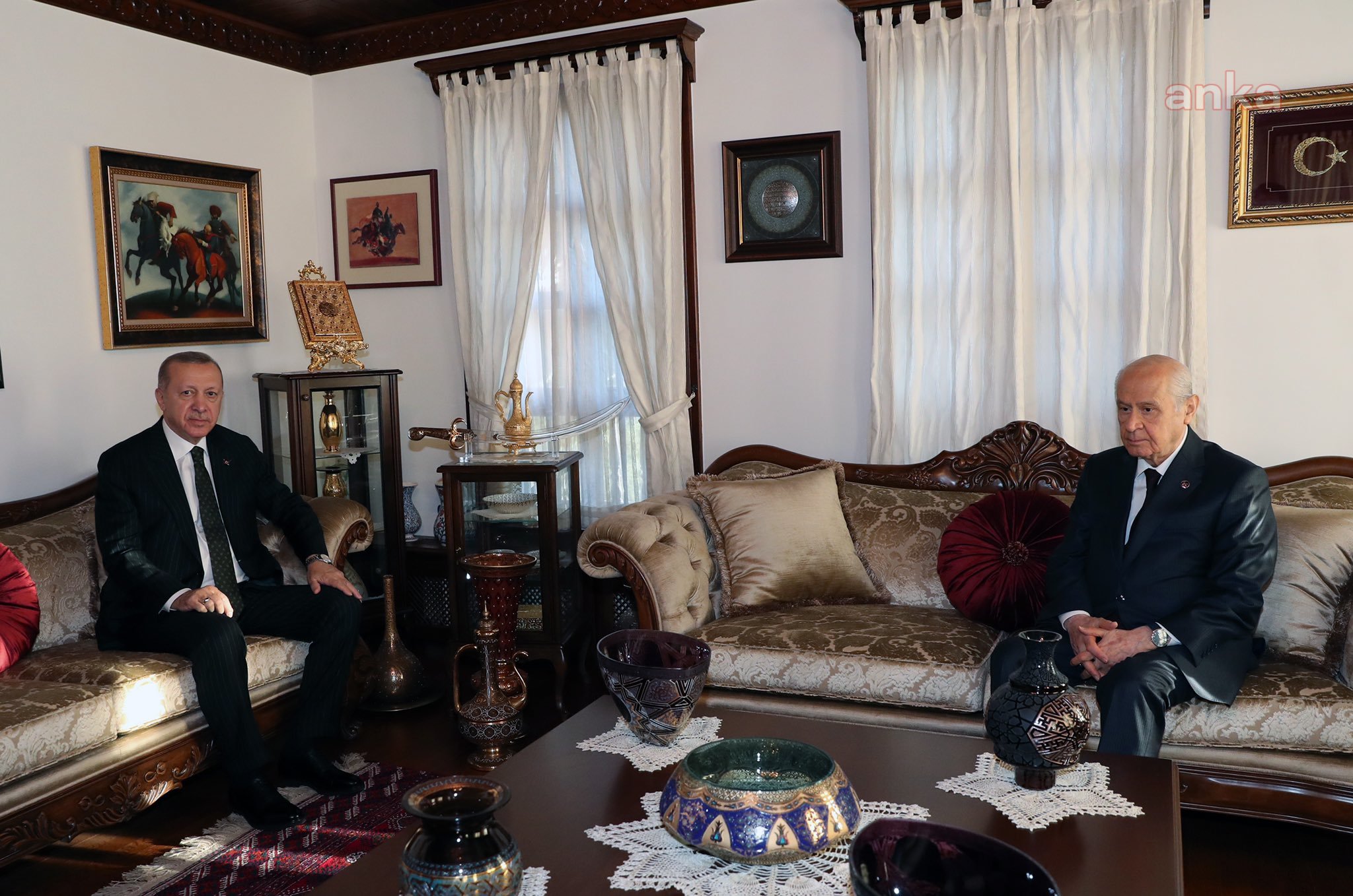 CUMHURBAŞKANI ERDOĞAN, DEVLET BAHÇELİ'Yİ EVİNDE ZİYARET ETTİ