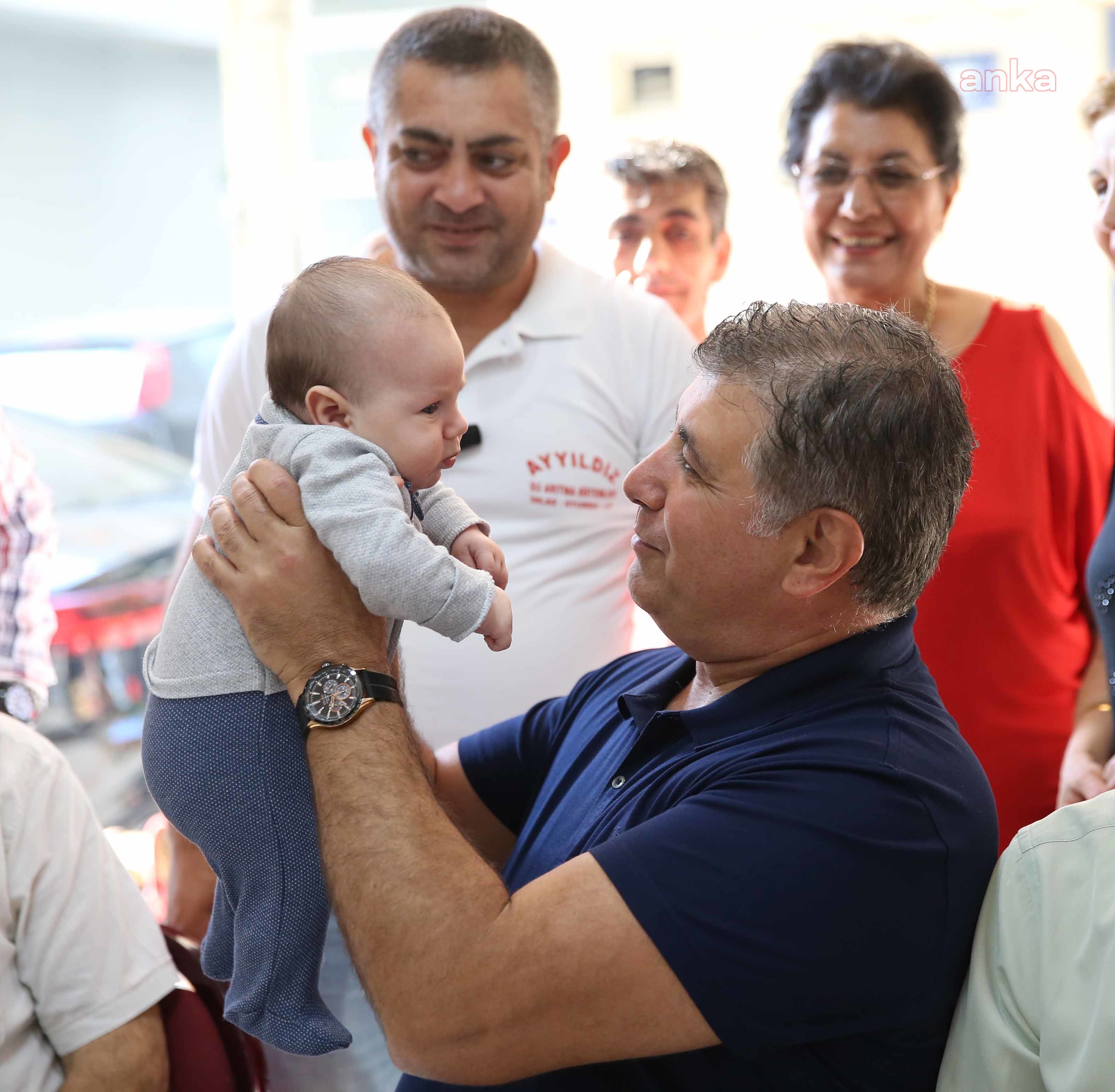 KARŞIYAKALI BEBEKLER ÇOK MUTLU