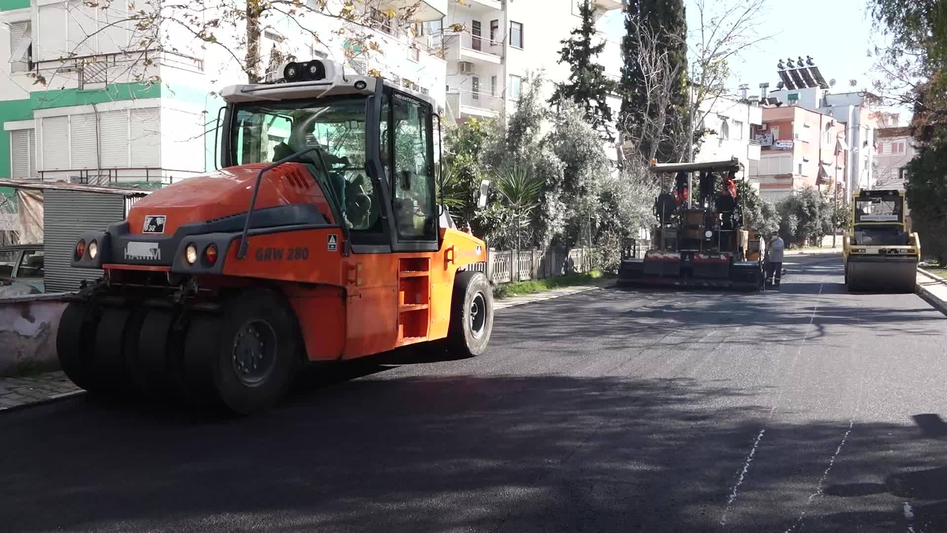 MURATPAŞA BELEDİYESİ, YÜKSEKALAN'DA YOL ÇALIŞMALARINI SÜRDÜRÜYOR